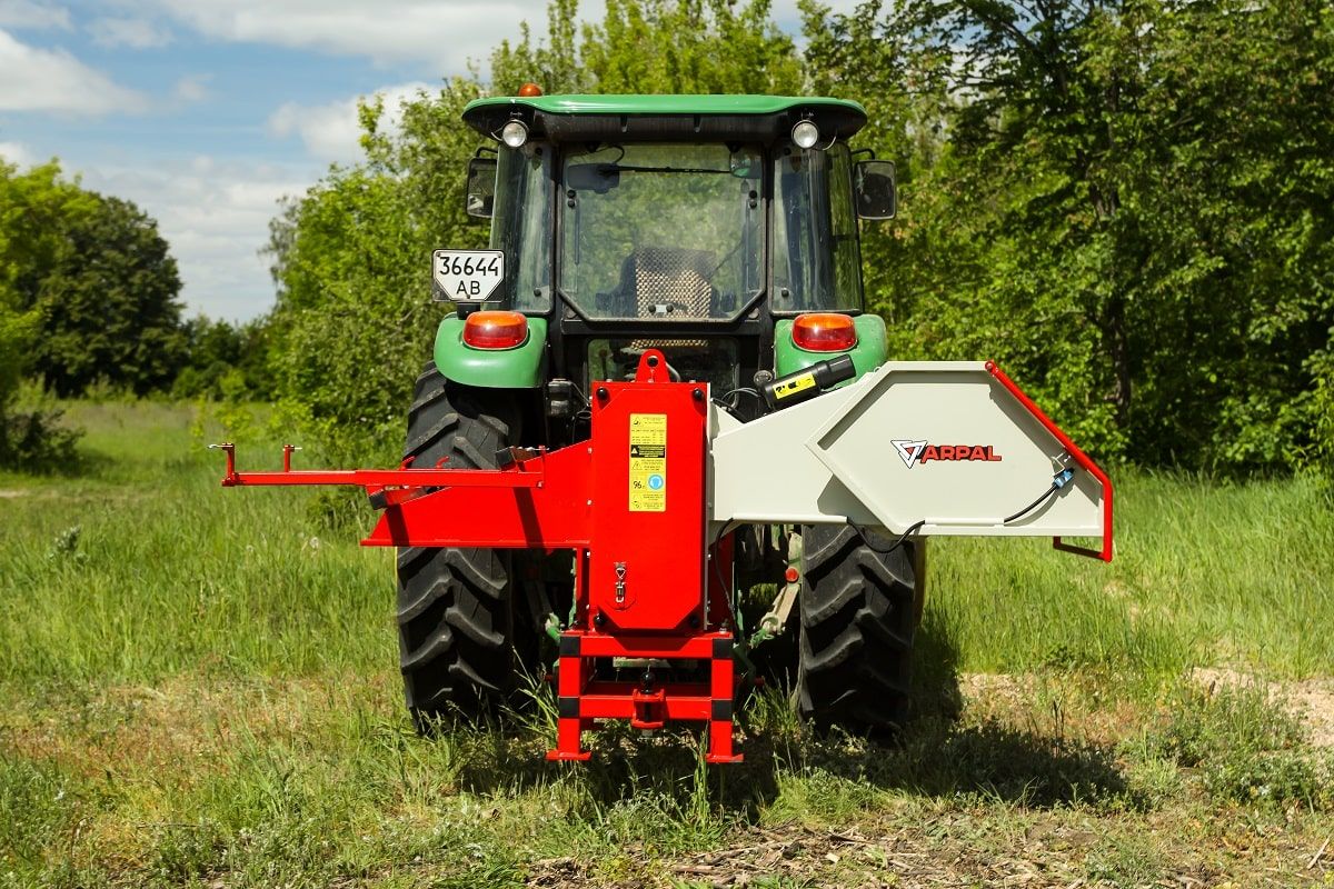 Подрібнювач гілок Arpal на дрова до трактора (АМ-200ТР) - фото 3 Подрібнювач гілок Arpal на дрова до трактора (АМ-200ТР) - фото 3