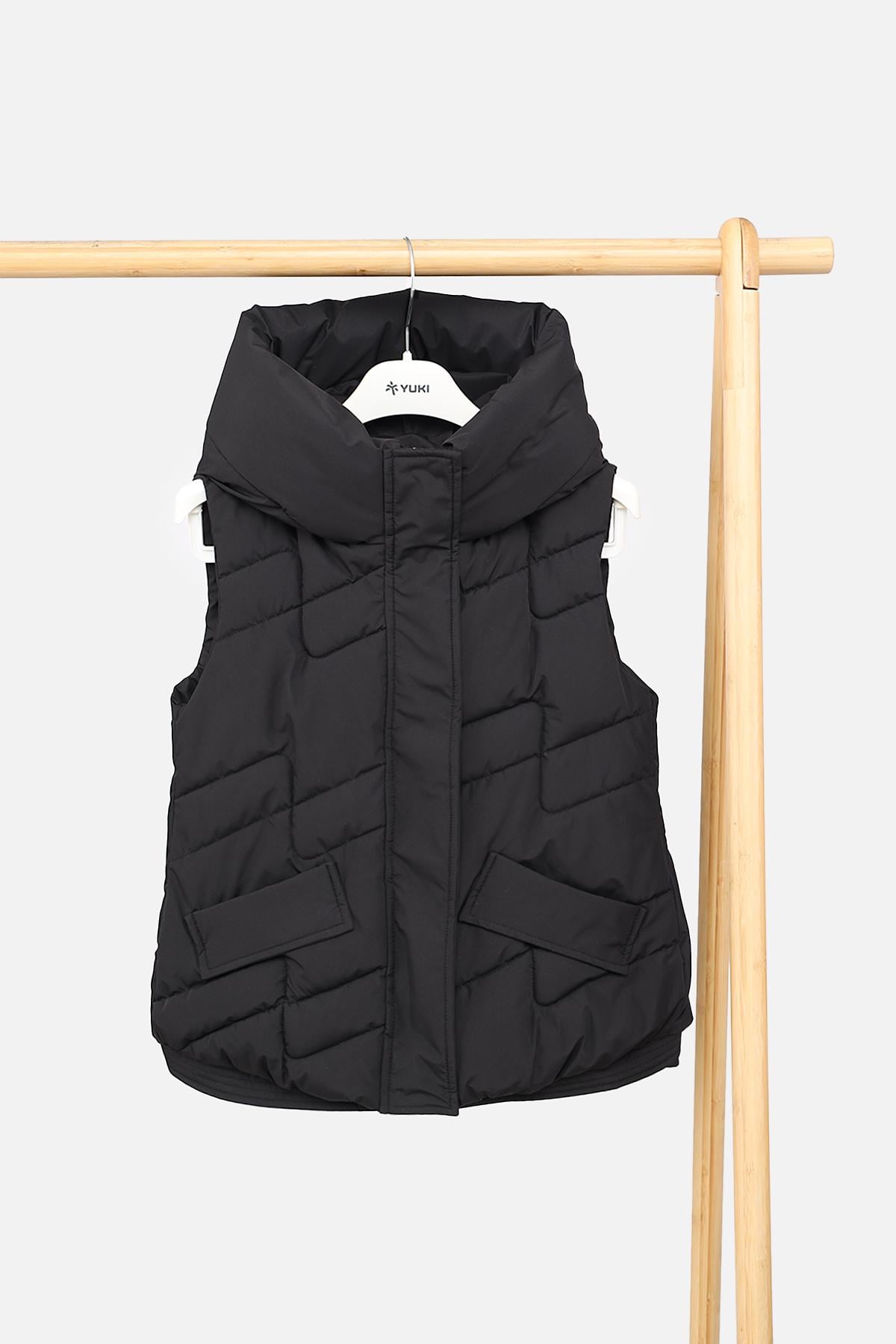 Жилет для девочки утепленный ЦБ-00289755 134 см Черный