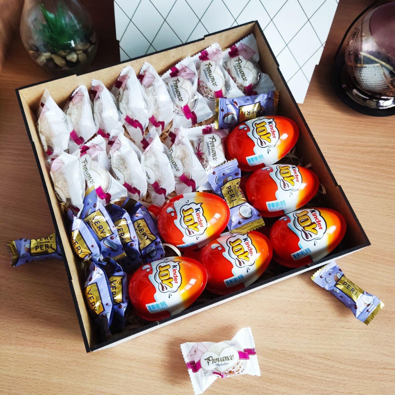 Подарочный бокс с Kinder JOY и сладостями (ar318) - фото 5