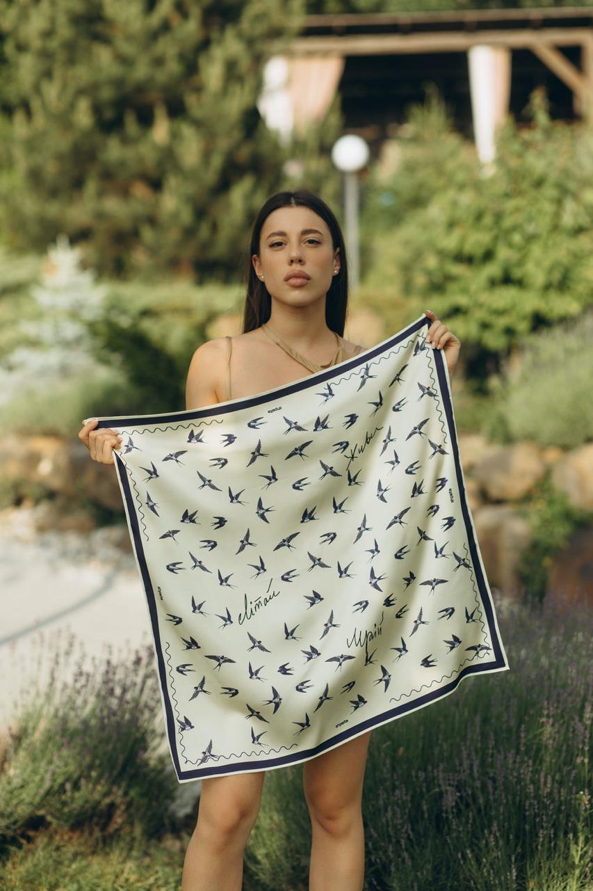 Платок ласточки шелковый 55х55 см Бежевый (27581353) - фото 5 Платок ласточки шелковый 55х55 см Бежевый (27581353) - фото 5