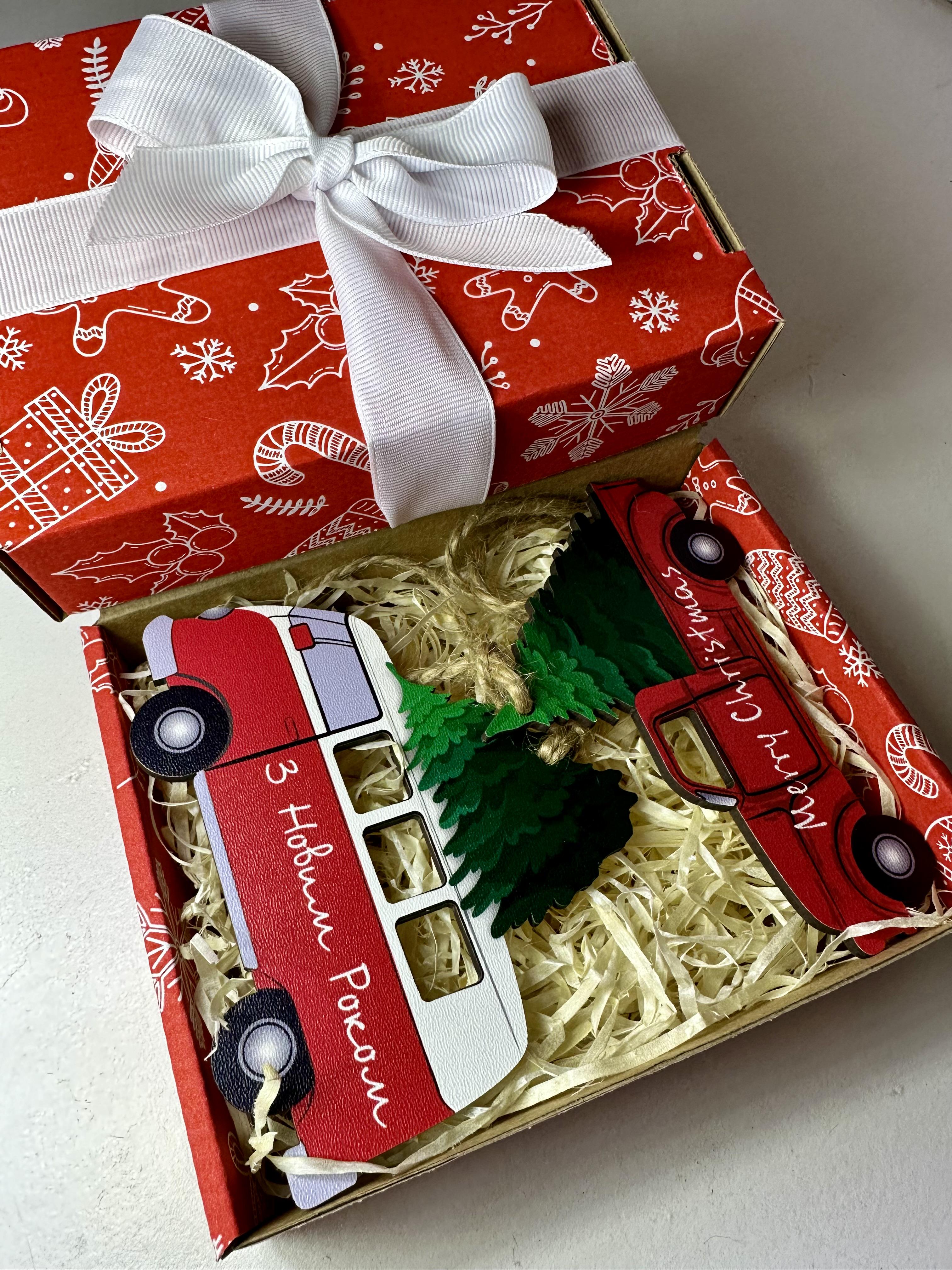 Подарунковий бокс з новорічними іграшками 4 шт. (13479902) - фото 4