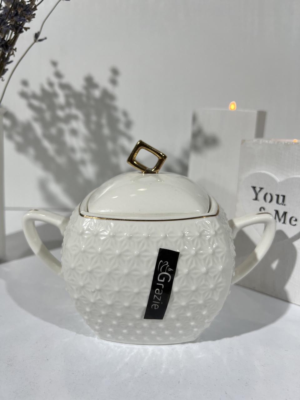 Сахарница фарфоровая Interos Снежная Королева с крышкой квадратная 500 мл Белый (932511-А) - фото 3 Сахарница фарфоровая Interos Снежная Королева с крышкой квадратная 500 мл Белый (932511-А) - фото 3