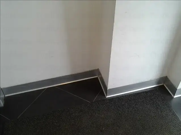 Плінтус алюмінієвий накладний Strila SVP-38 38 мм 2600 мм без покриття (26901457) - фото 5