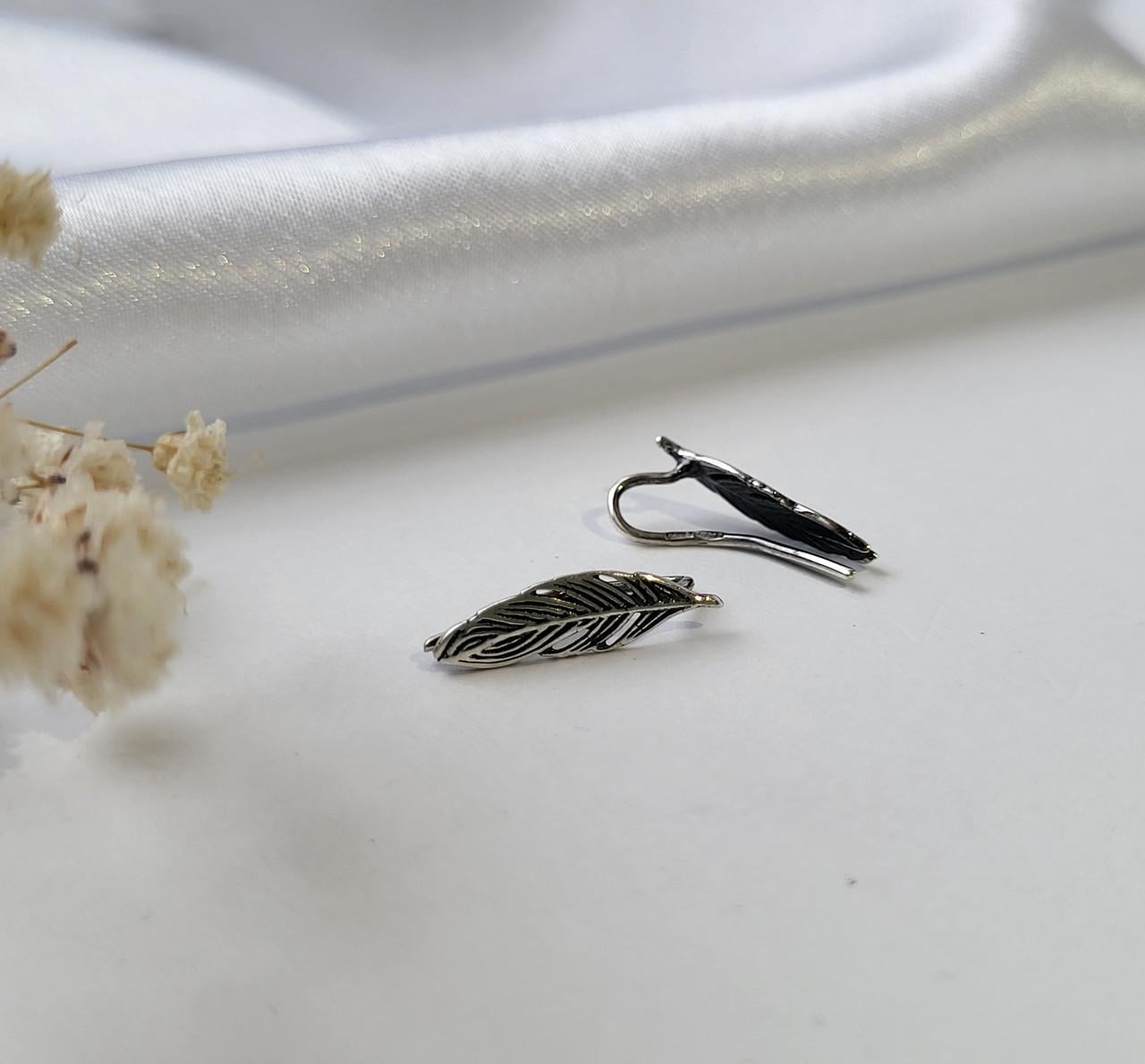Серьги каффы без камней перо черненное серебро 925 пробы 1,60 г (2525)