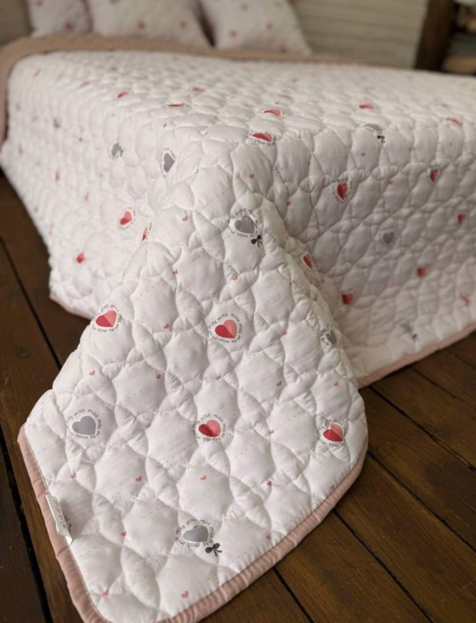 Покривало стьобане двостороннє євро 220х240 см з подушки 2х40х60 см Молочний (Д-mur-cap25-004) - фото 3 Покривало стьобане двостороннє євро 220х240 см з подушки 2х40х60 см Молочний (Д-mur-cap25-004) - фото 3