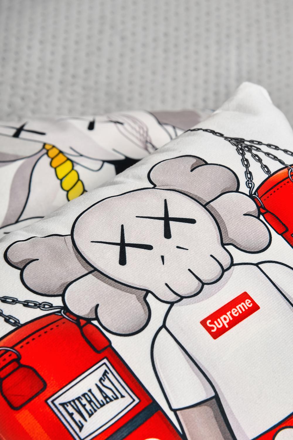 Подушка декоративная Kaws Supreme 40x40 см Белый (kaws007) - фото 2