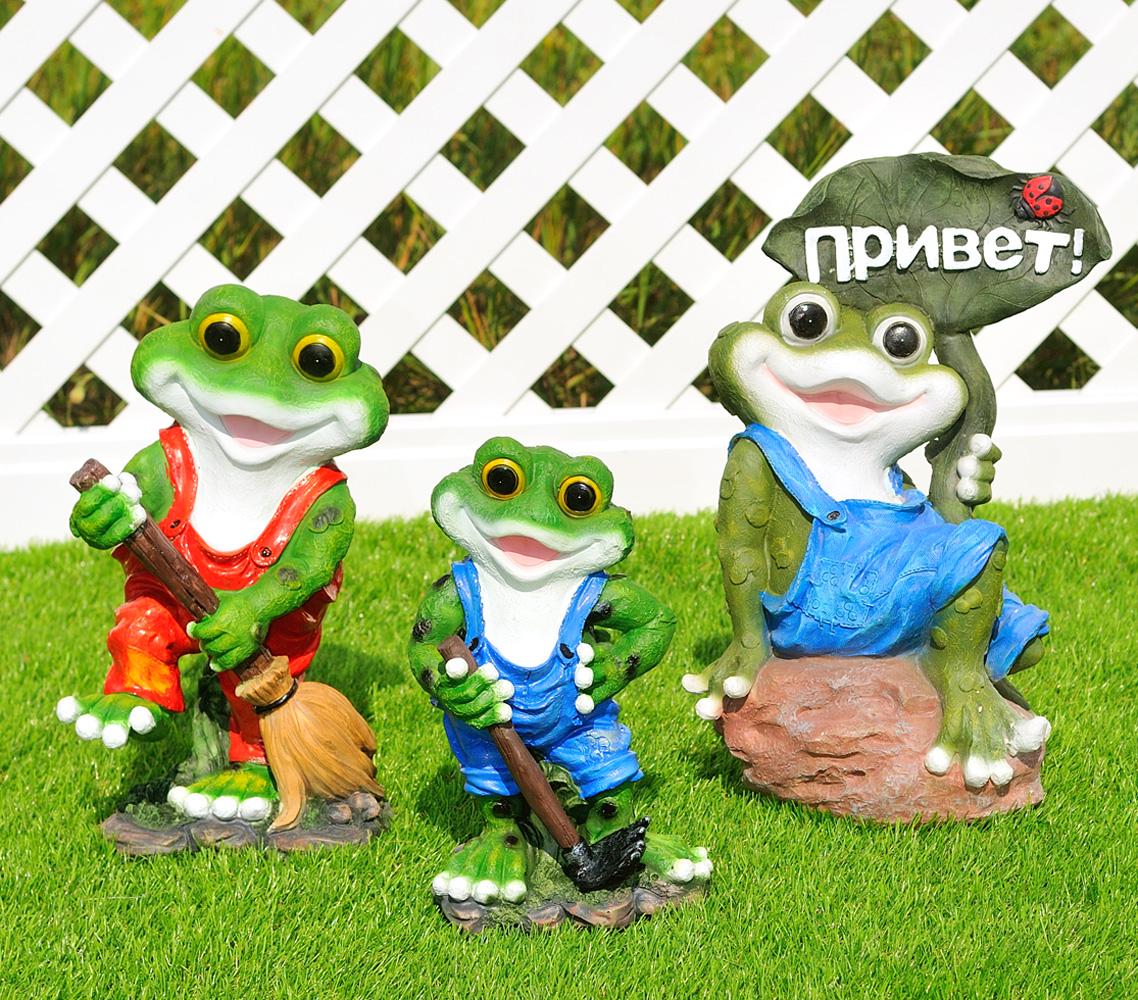 Садовая фигура Жабка "Привет", жаба с метлой и жаба с граблями