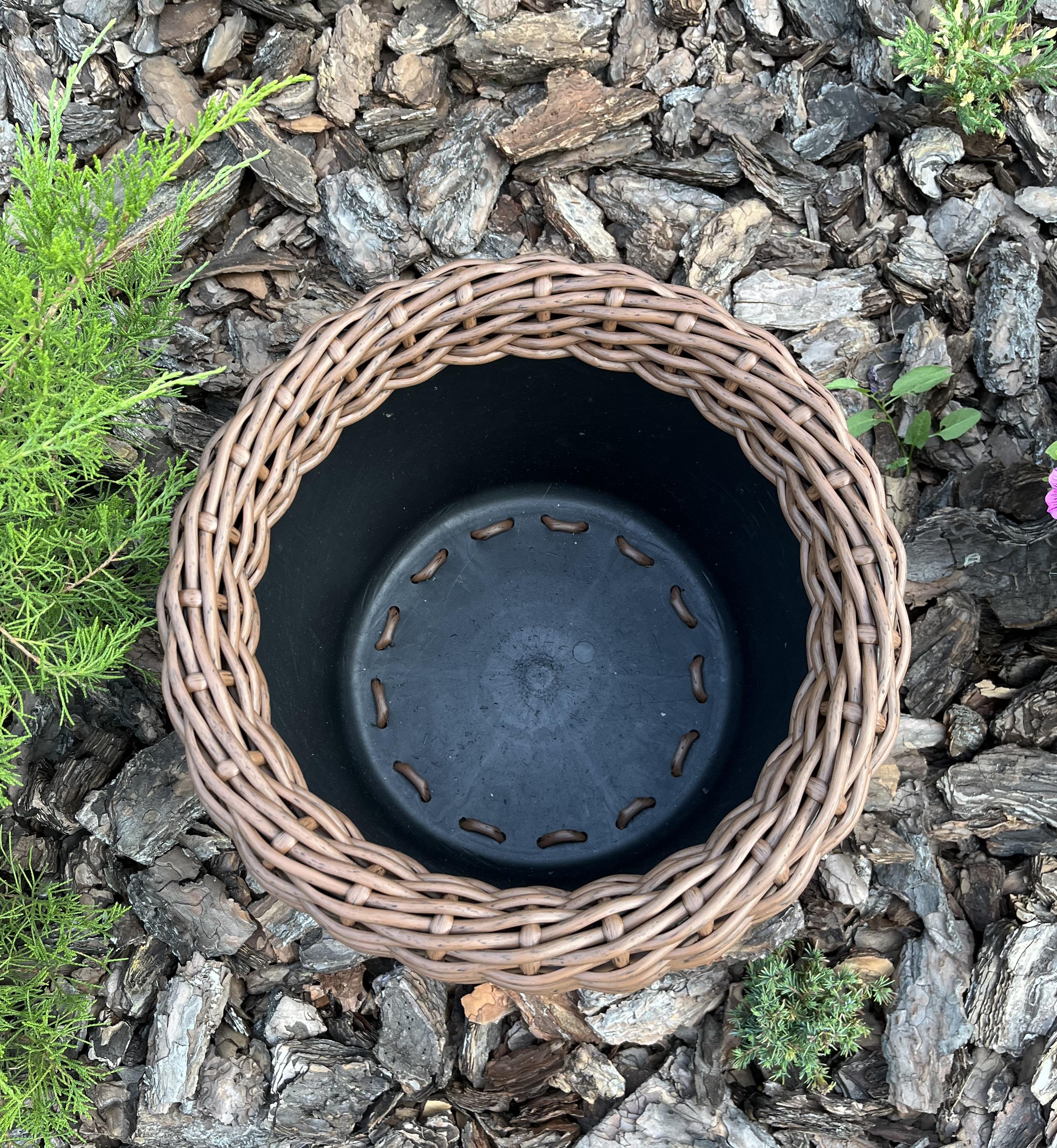 Кашпо для цветов из искусственного ротанга 12 л Темное дерево (27919394) - фото 3 Кашпо для цветов из искусственного ротанга 12 л Темное дерево (27919394) - фото 3