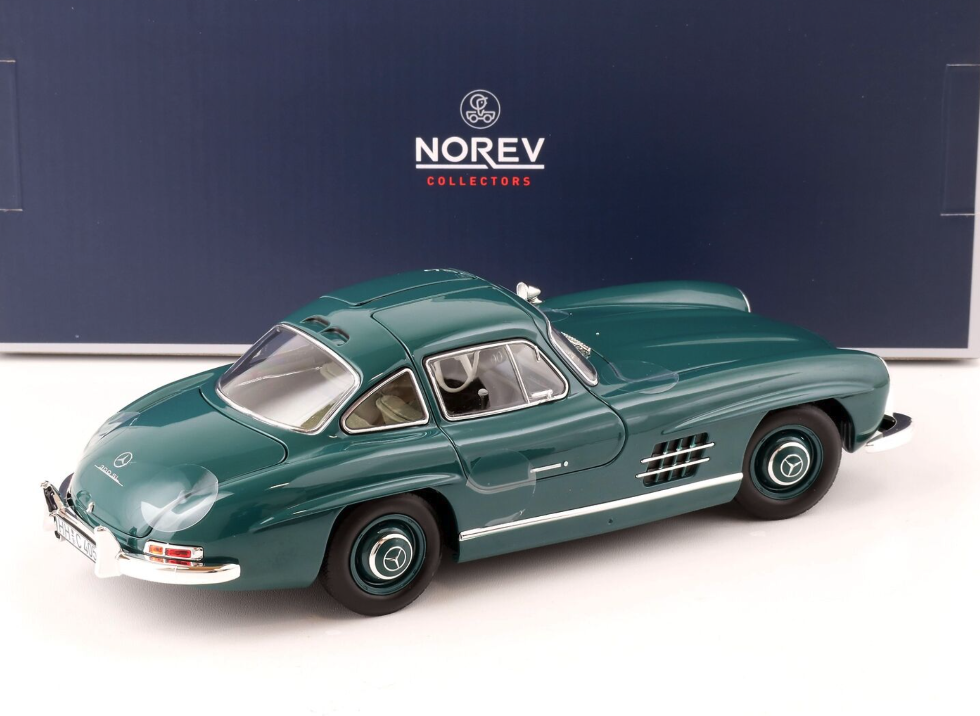 Модель автомобиля Norev 1:18 Mercedes-Benz 300 SL W198 Gullwing 1954 Green (183851) - фото 2