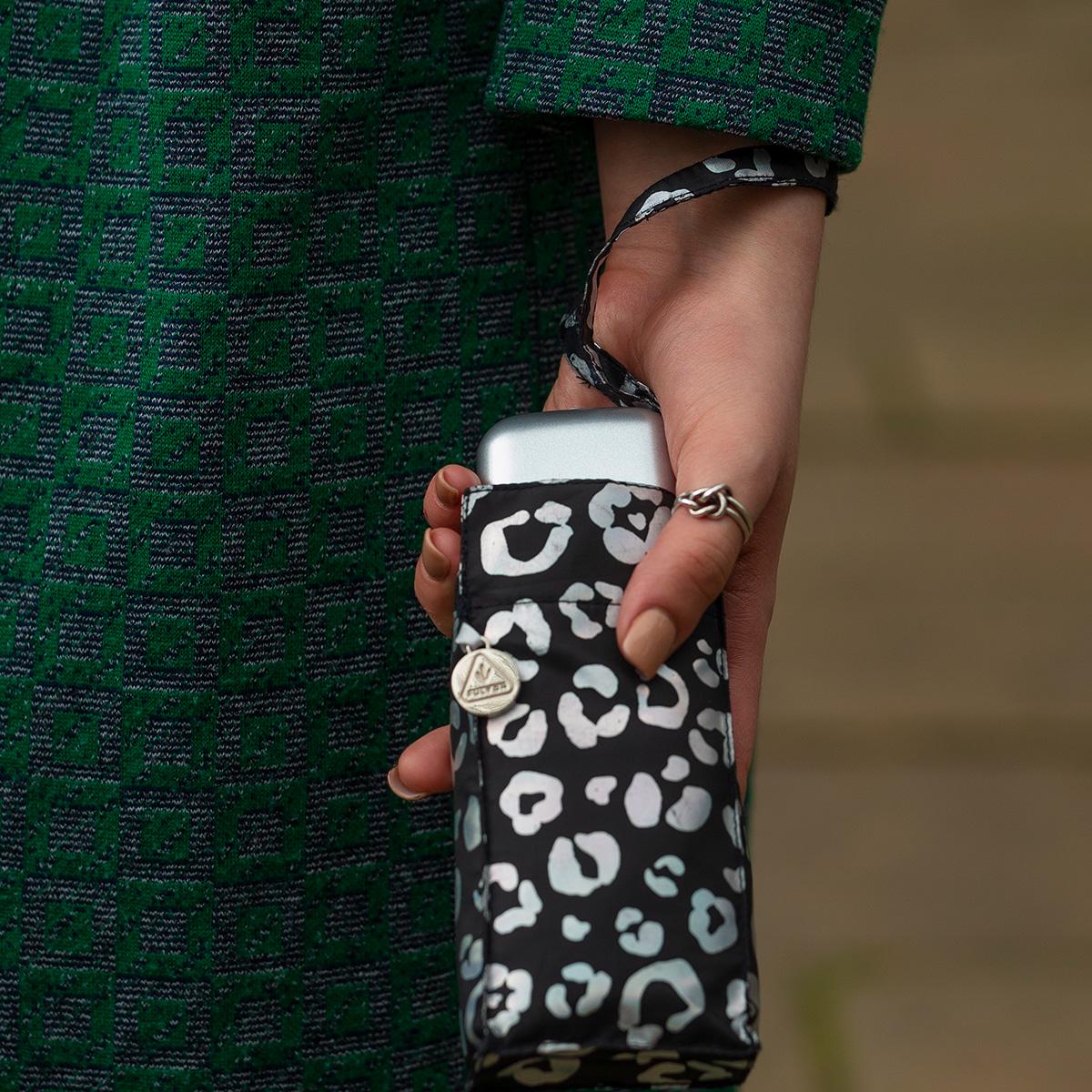 Парасолька-міні жіноча Fulton L501 Tiny-2 Iridescent Leopard (L501-041116) - фото 11 Парасолька-міні жіноча Fulton L501 Tiny-2 Iridescent Leopard (L501-041116) - фото 11