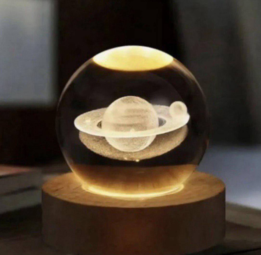 Ночник-хрустальный шар Планета со спутником на деревянной подставке LED подсветки/от USB 8 см (м005342)