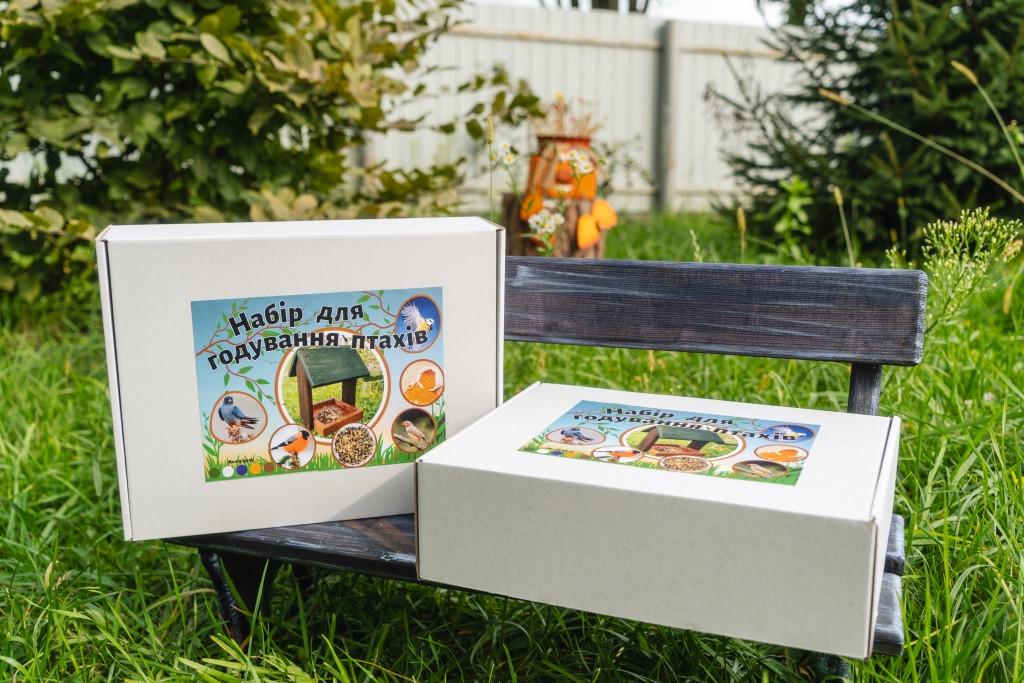 Набор для кормления птиц из деревянной разборной кормушки и корма для птиц овес/крупы/семена льна и подсолнечника/просо - фото 2 Набор для кормления птиц из деревянной разборной кормушки и корма для птиц овес/крупы/семена льна и подсолнечника/просо - фото 2