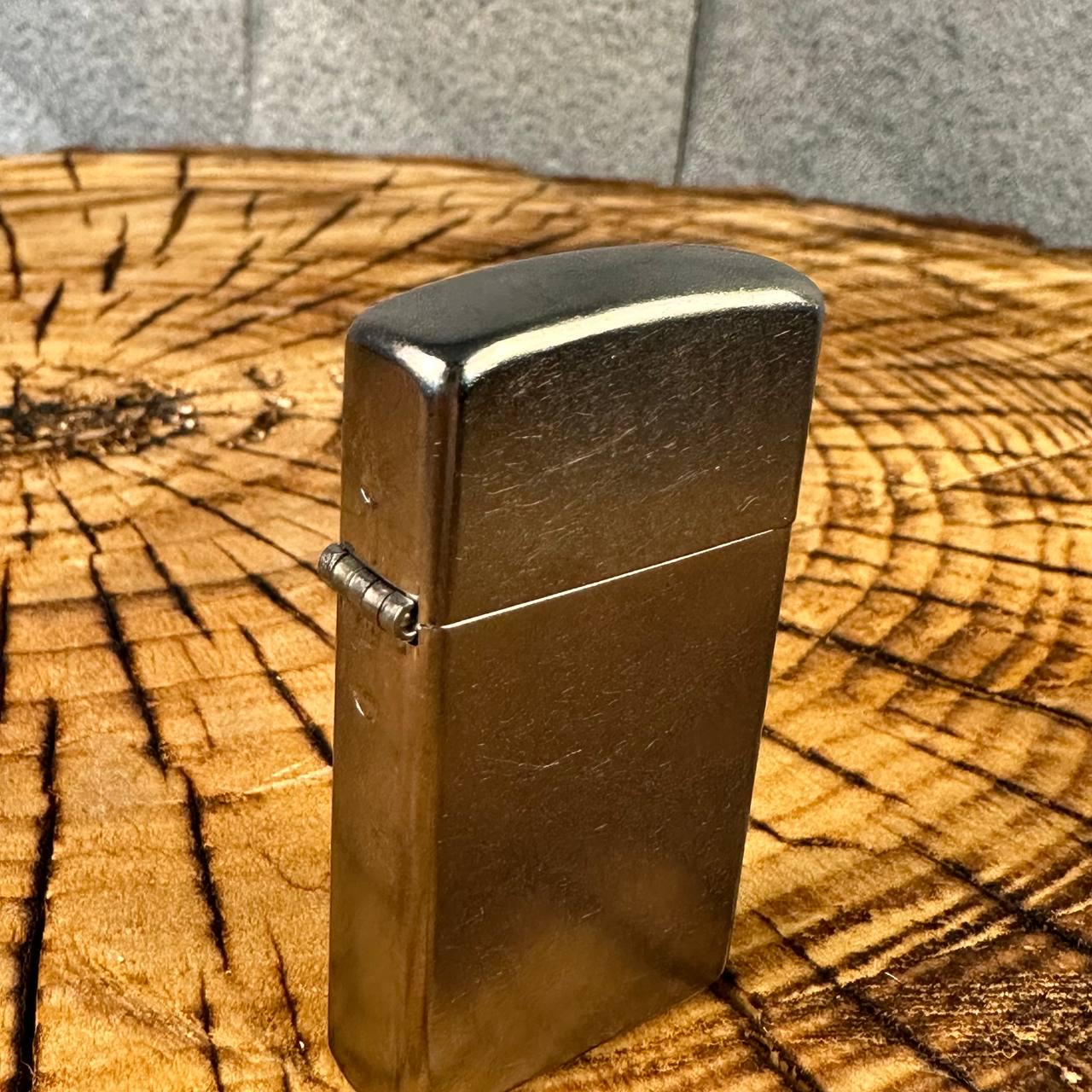 Зажигалка бензиновая ZIPPO STREET CHROME хромированная в подарочной коробке - фото 4 Зажигалка бензиновая ZIPPO STREET CHROME хромированная в подарочной коробке - фото 4