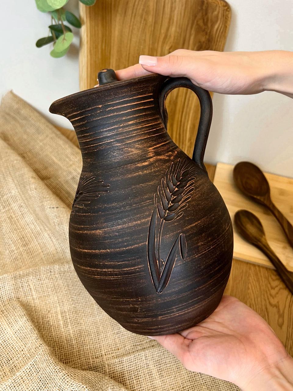 Кувшин керамический глиняный резной с ручкой Колосок 2,5 л (3002-14) - фото 8 Кувшин керамический глиняный резной с ручкой Колосок 2,5 л (3002-14) - фото 8