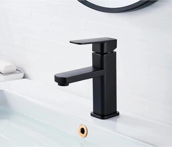 Смеситель для раковины Lamber 456B матовый Черный