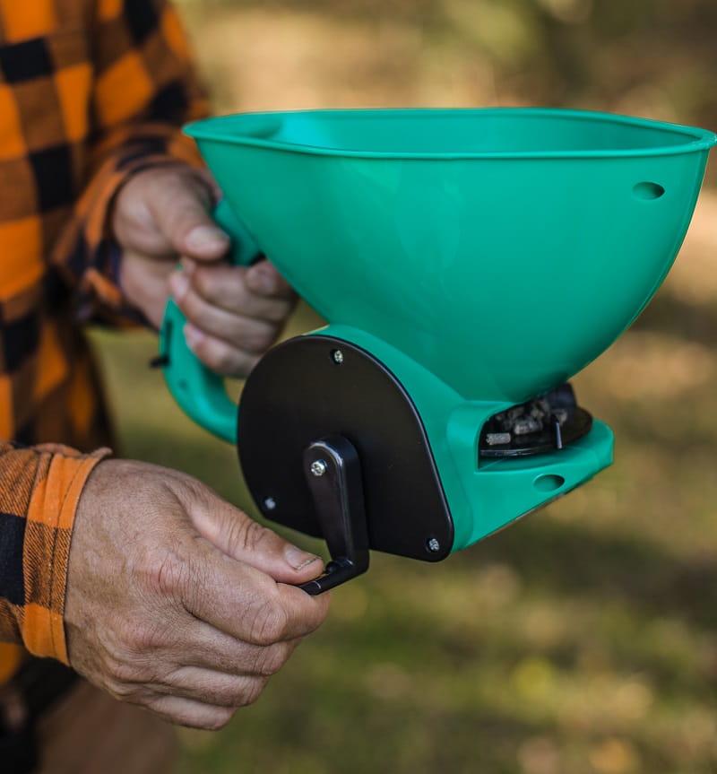 Садовая ручная ротационная сеялка Greenmill 1,5 л (400027) - фото 2 Садовая ручная ротационная сеялка Greenmill 1,5 л (400027) - фото 2