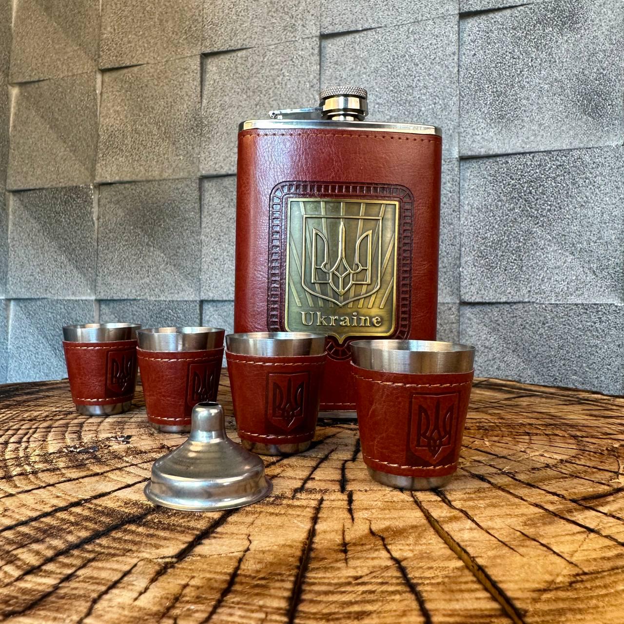Набор фляга для алкоголя и 4 рюмки с гербом в подарочной коробке (61036) - фото 6 Набор фляга для алкоголя и 4 рюмки с гербом в подарочной коробке (61036) - фото 6
