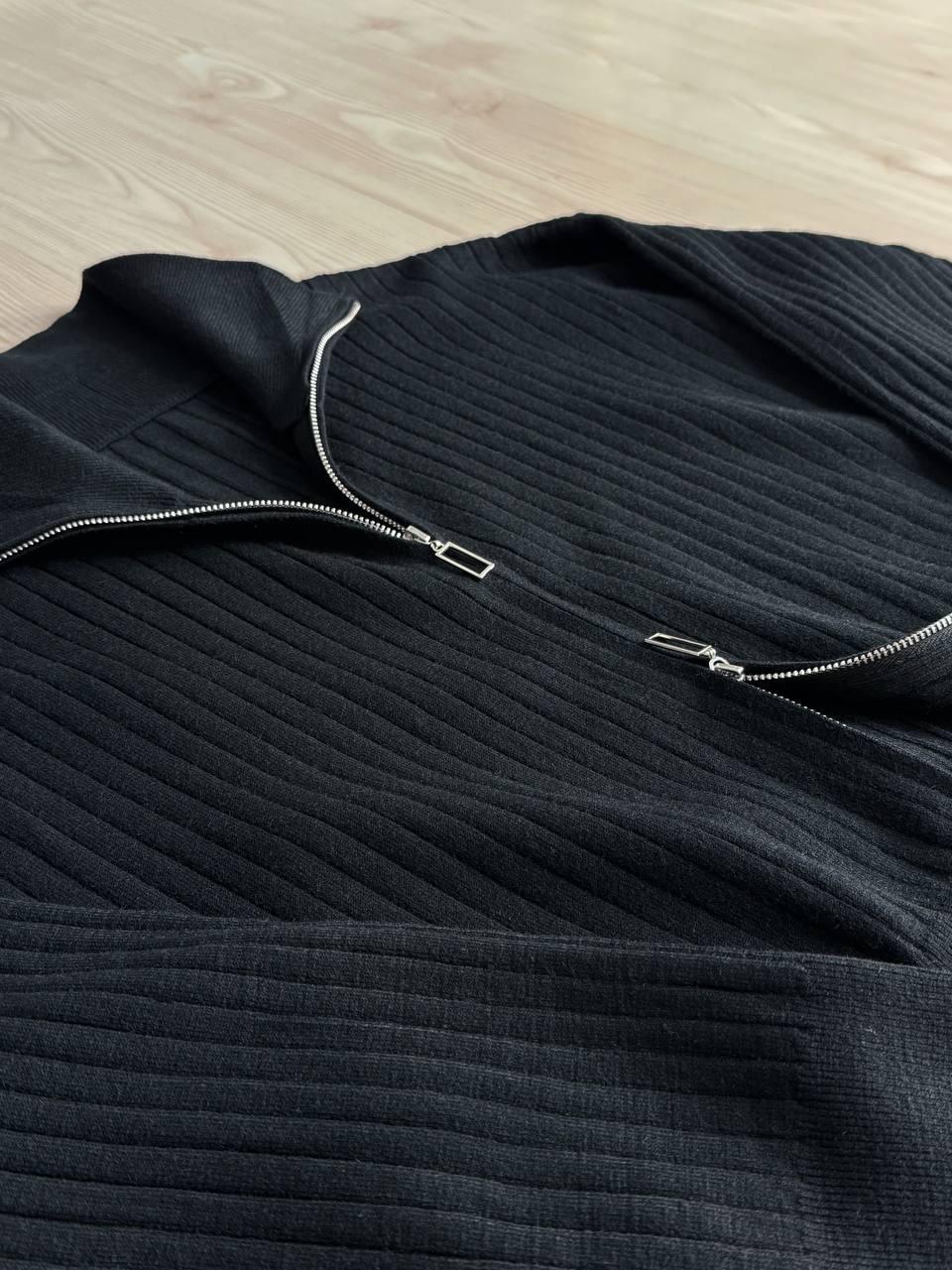 Костюм женский Joy One 376 вязаный в рубчик с кофтой на молнии и брюками палаццо OS Черный (5598) - фото 4 Костюм женский Joy One 376 вязаный в рубчик с кофтой на молнии и брюками палаццо OS Черный (5598) - фото 4