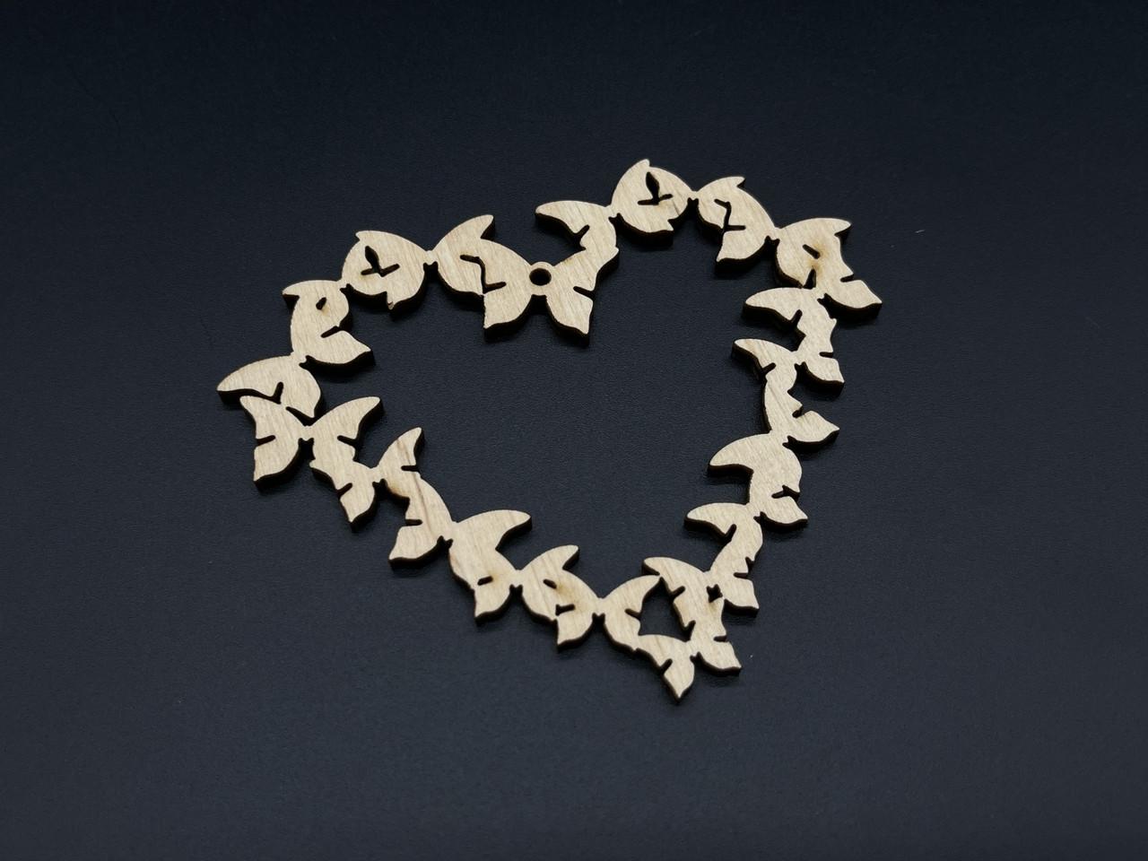 Заготівка дерев'яна із фанери Серце з метеликів 110х110 мм 1 шт. (1343781012)