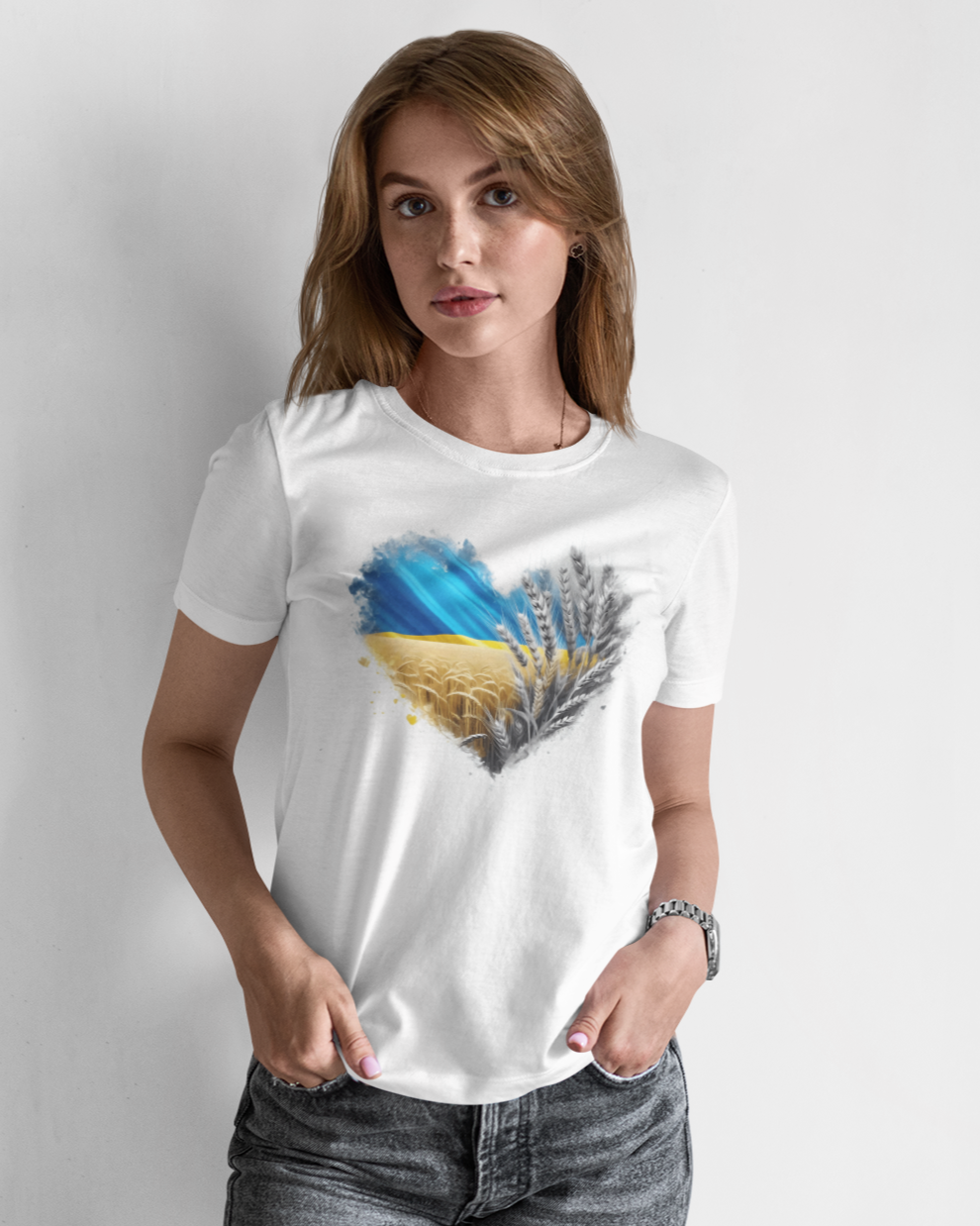 Футболка женская Mishe 21100002 патриотическая с сердцем XL Белый (21100002_25)