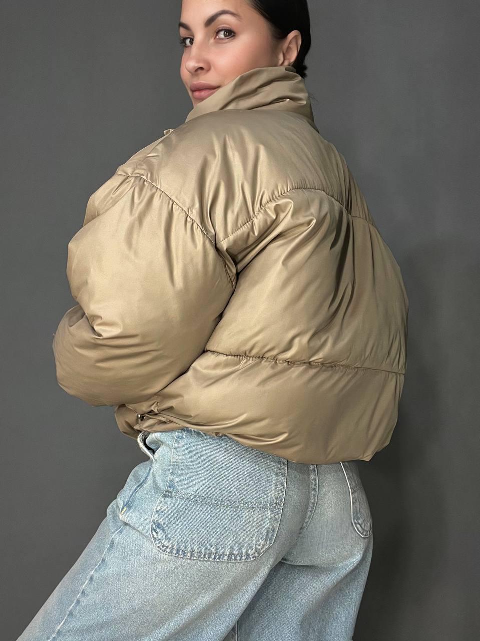 Куртка женская RUIXI 8811 деми легкая воротник стойка с сумочкой широкая оверсайз свободный крой р. 48 Карамель (1145) - фото 3 Куртка женская RUIXI 8811 деми легкая воротник стойка с сумочкой широкая оверсайз свободный крой р. 48 Карамель (1145) - фото 3