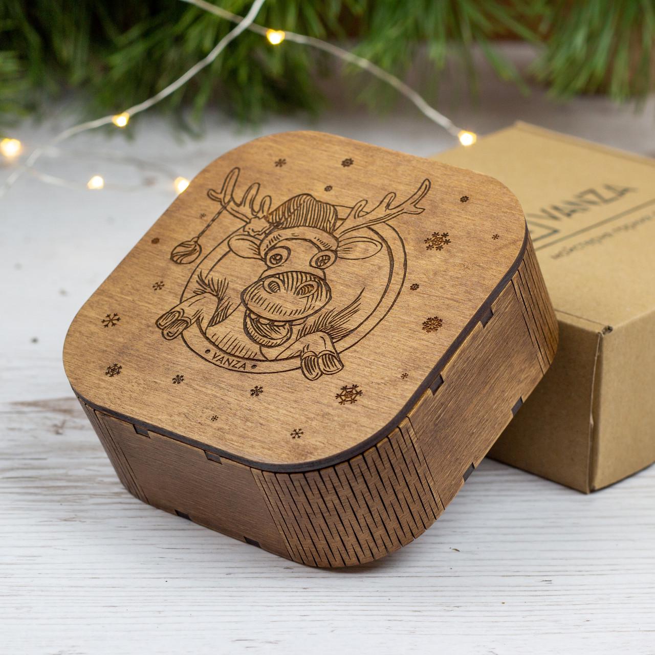 Подарочная деревянная новогодняя коробка VANZA Помощник Санты (1308199349) Подарочная деревянная новогодняя коробка VANZA Помощник Санты (1308199349)