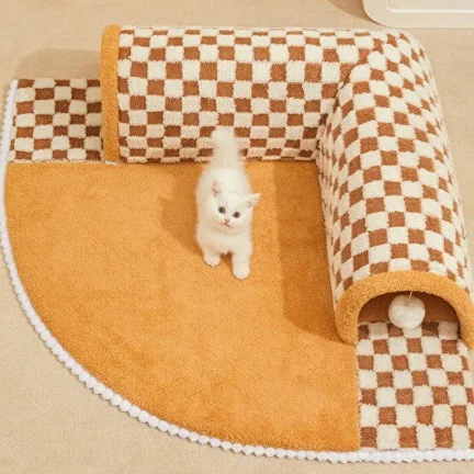 Тоннель для кошек имеет съемный пушистый коврик и подвесную игрушку (KA00833) - фото 6