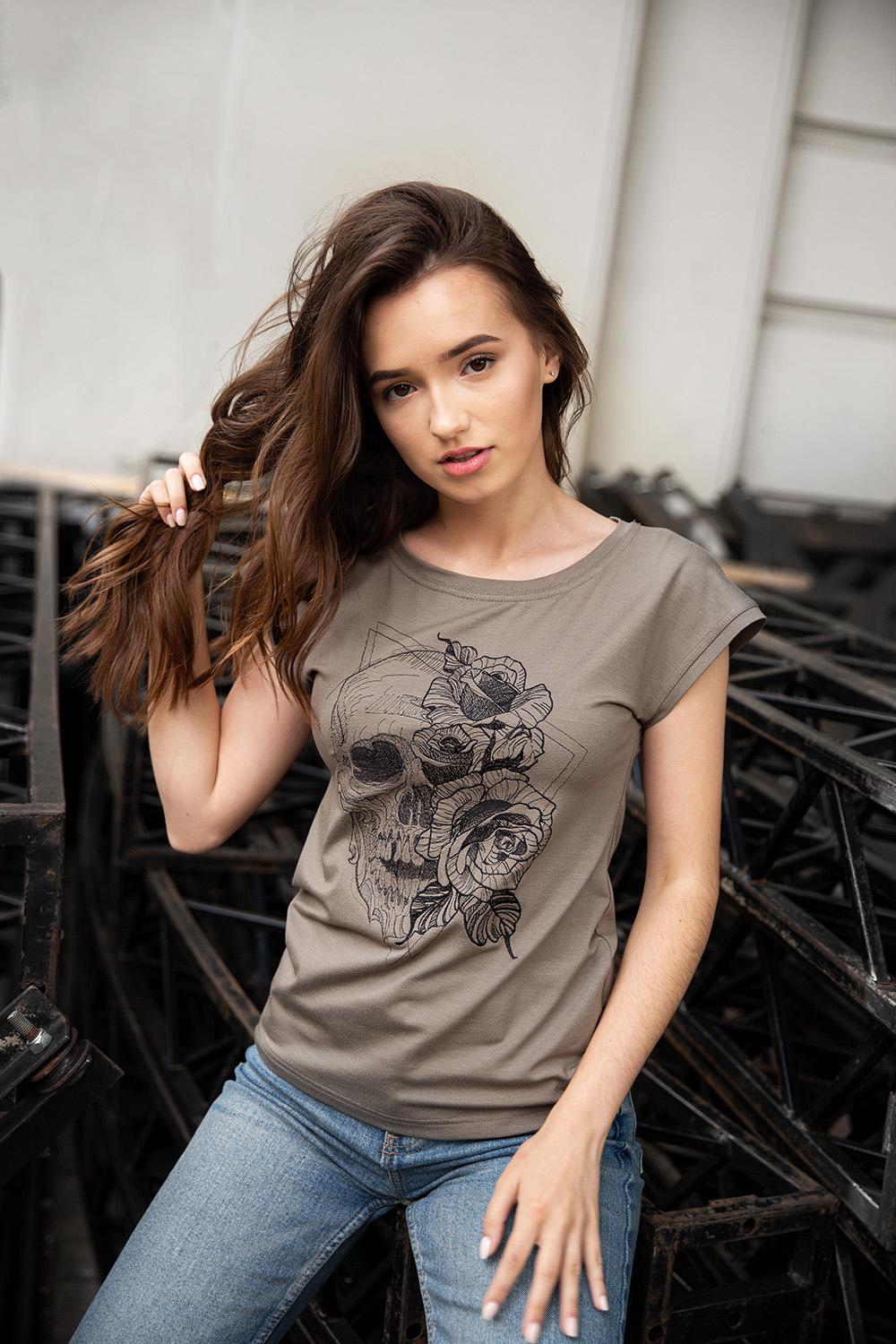 Футболка с вышивкой BATIAR Череп с розой S Хаки