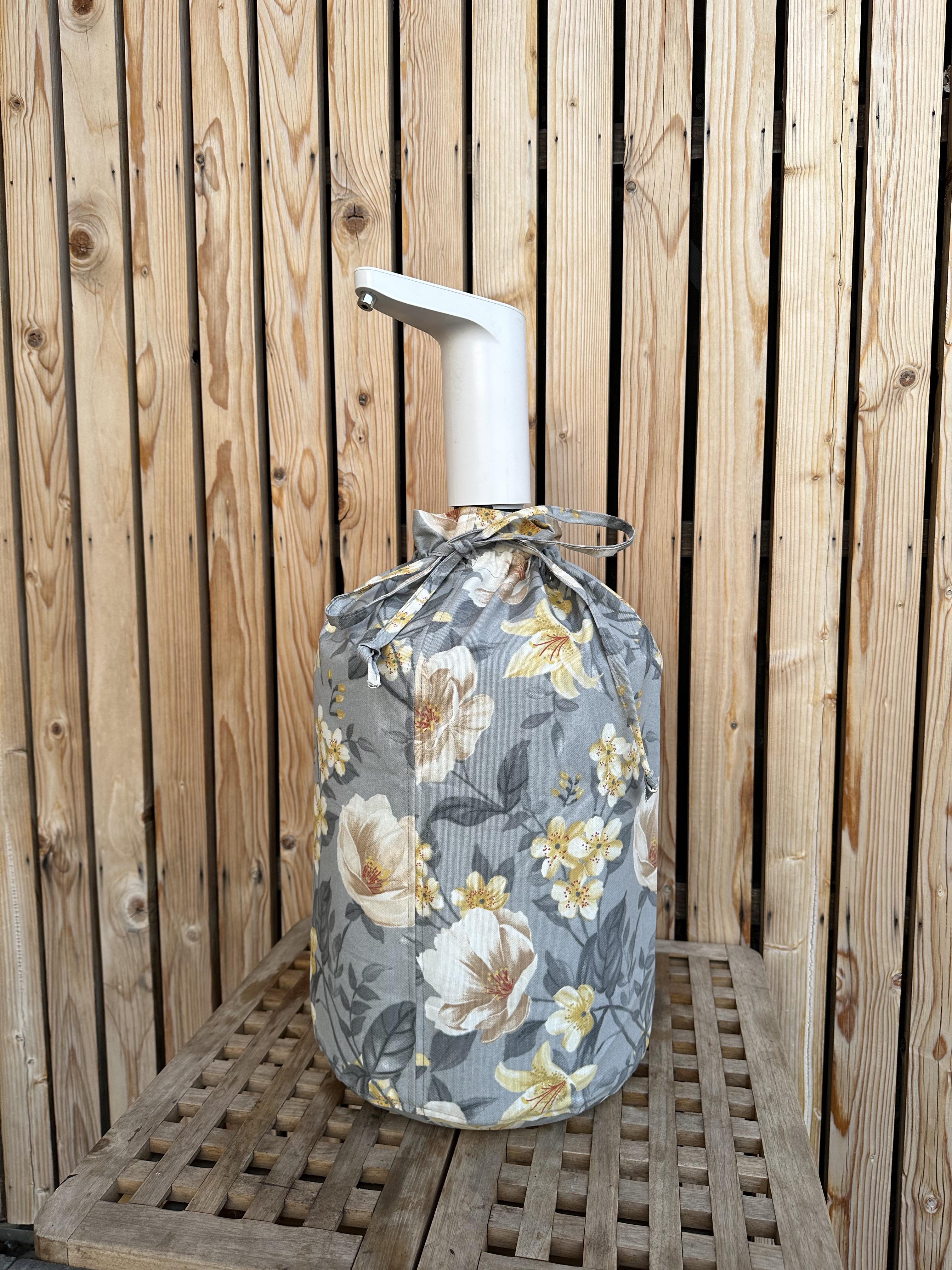 Чохол текстильний з тефлоном на пластиковий бутль 19 л квіти Чохол текстильний з тефлоном на пластиковий бутль 19 л квіти