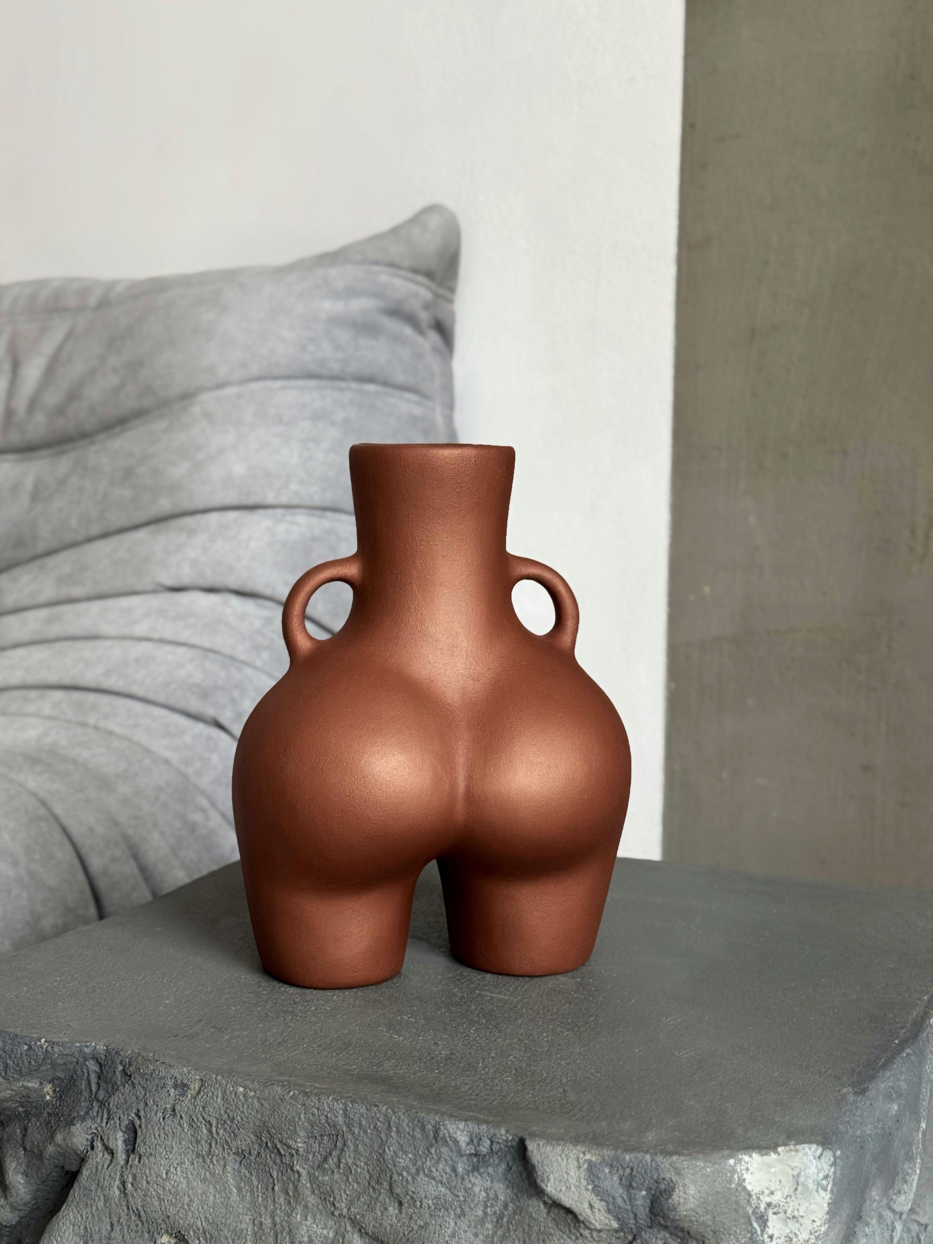 Ваза в форме женской попы Лола 25х18 см Шоколадный Ваза в форме женской попы Лола 25х18 см Шоколадный