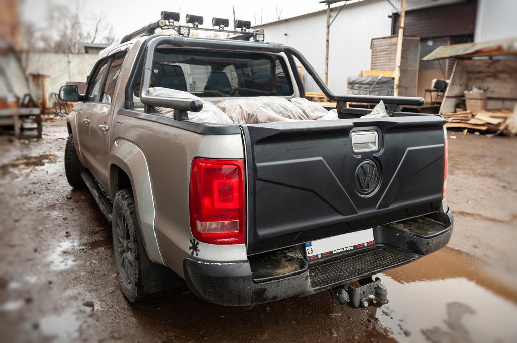Накладка на крышку багажника EuroCap для Volkswagen Amarok 2010-2022 гг. abs-пластик Черный