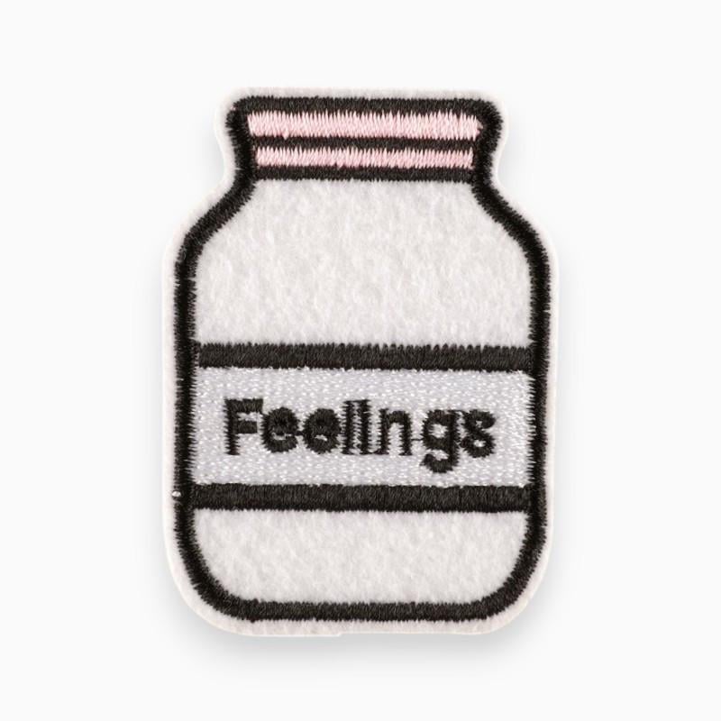 Термоаплікація Bank of Feelings вишита 6х4,3 см 1 шт. Білий (АК6043е02)