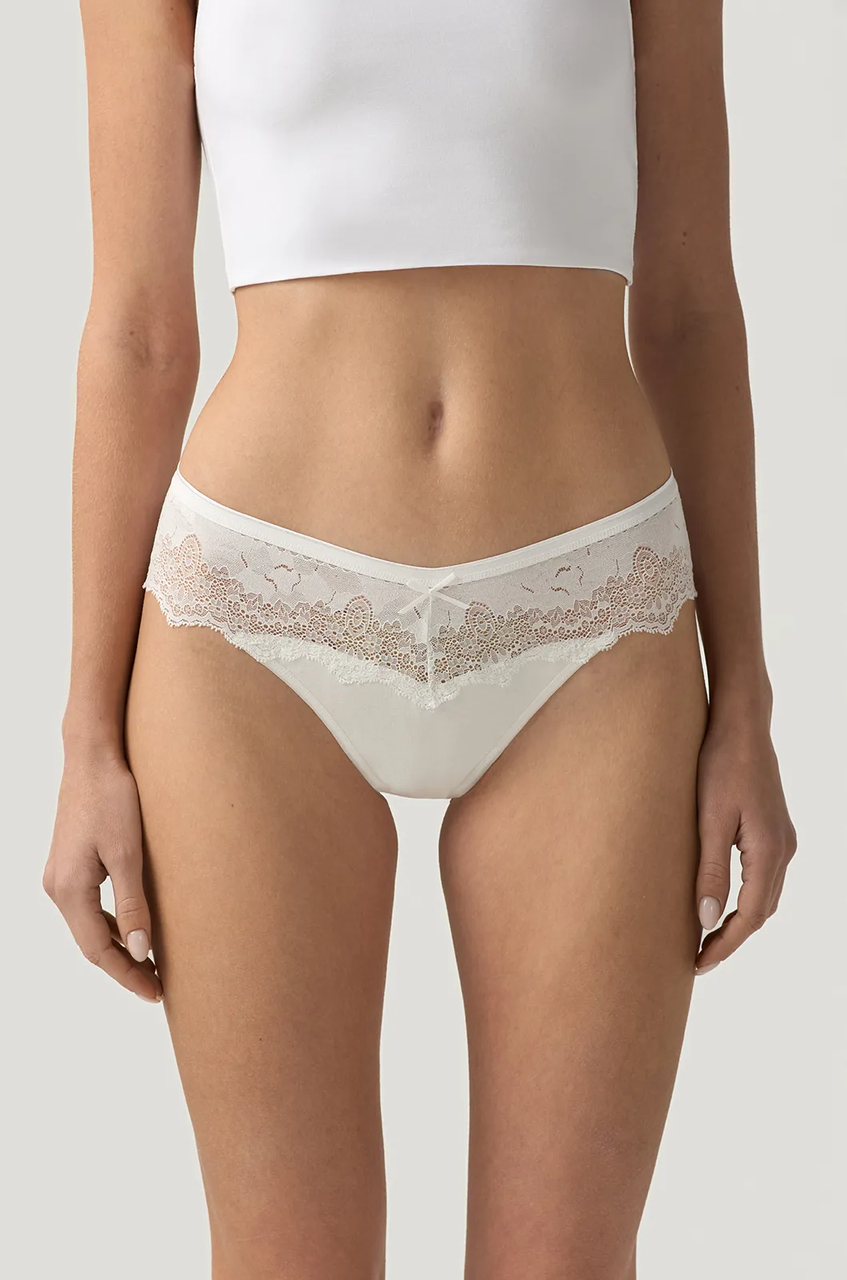 Трусы женские Ellen CONSTANTA 306/03/01 кружевные M 2 шт. Молочный (306/03/04MMoloch) Трусы женские Ellen CONSTANTA 306/03/01 кружевные M 2 шт. Молочный (306/03/04MMoloch)