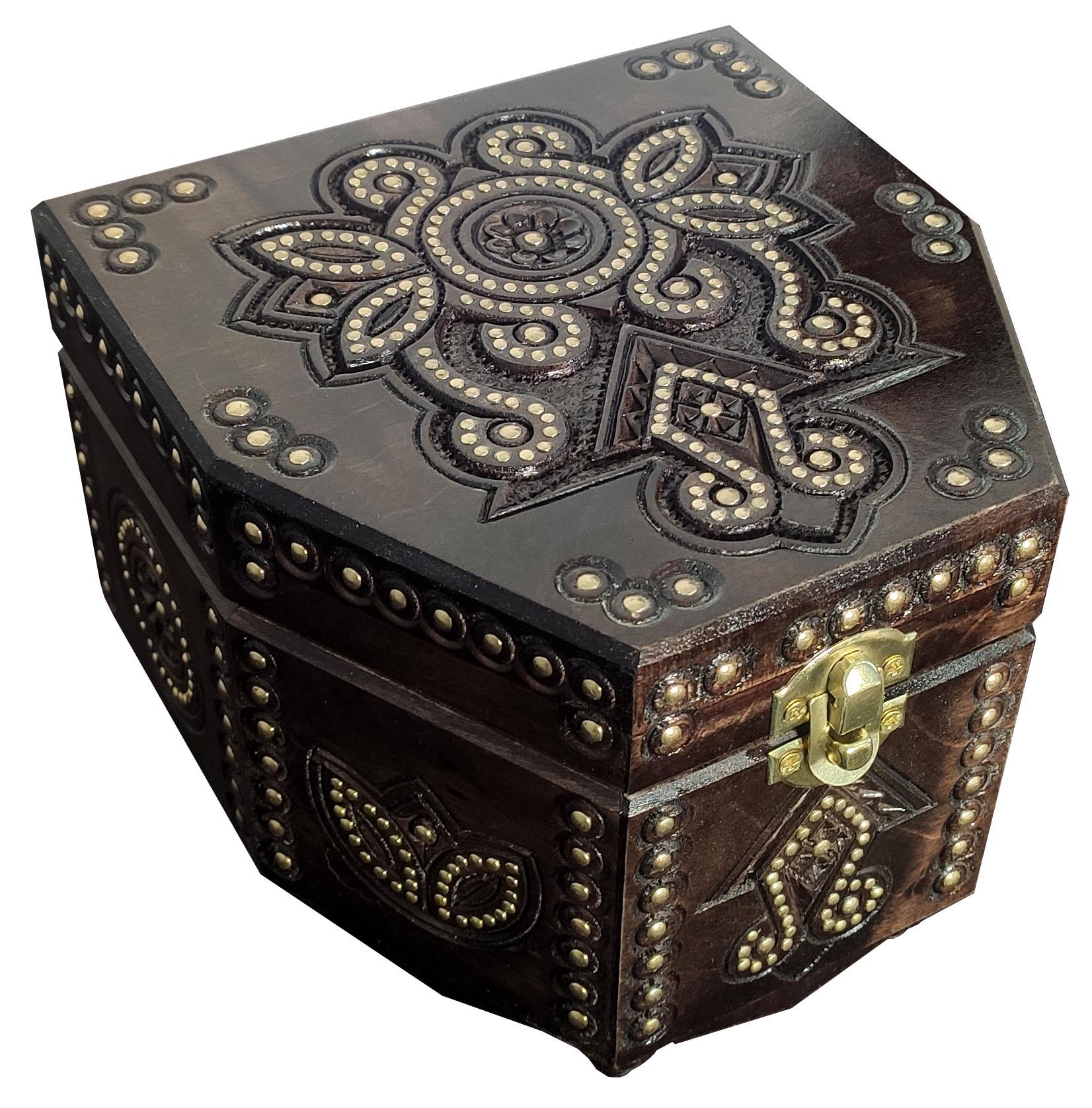 Ящик резной ручной работы 15х15 см (00020)