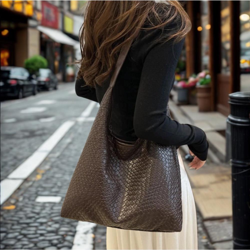 Шоппер Liora з одним великим відділенням та косметичкою Коричневий (LR 3833 BN) - фото 3