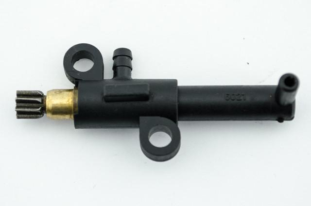 Насос масляный длинный для электропилы Черный (2568)