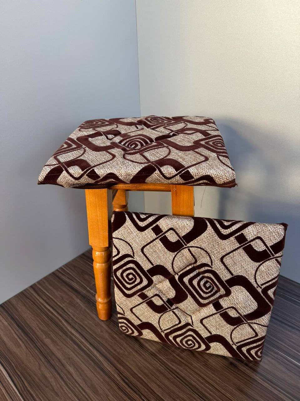 Чохол на стілець на карабіні 41 до 44 см Біло-коричневий - фото 1