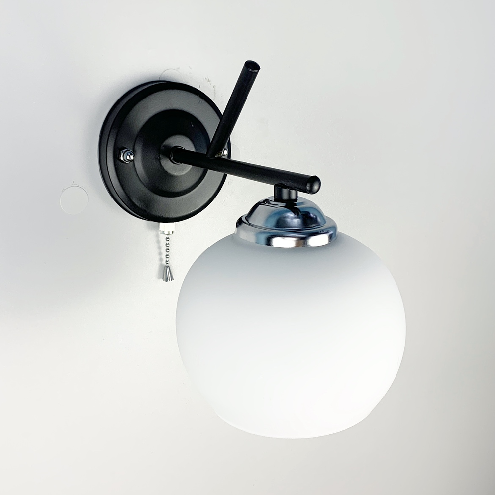 Светильник настенный LNF-17513/1W BK/CH/WT с белым плафоном с выключателем Черный