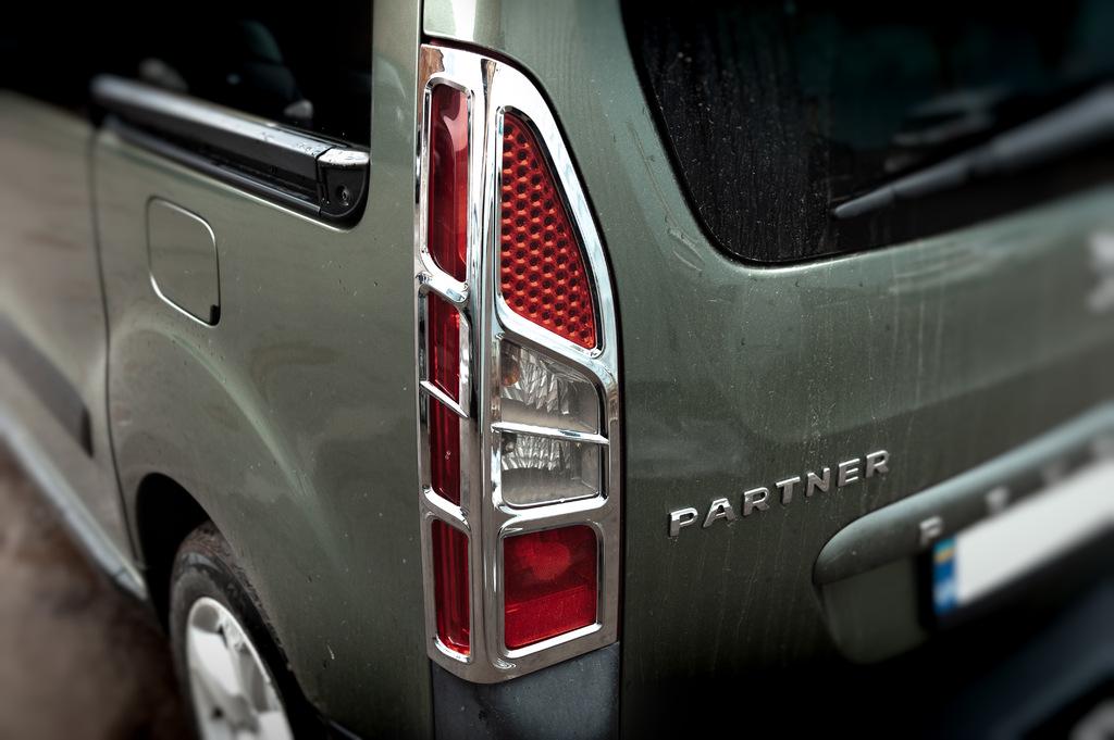Накладка на стопы Угловые Carmos для Citroen Berlingo 2008-2018 гг. abs-пластик Хром