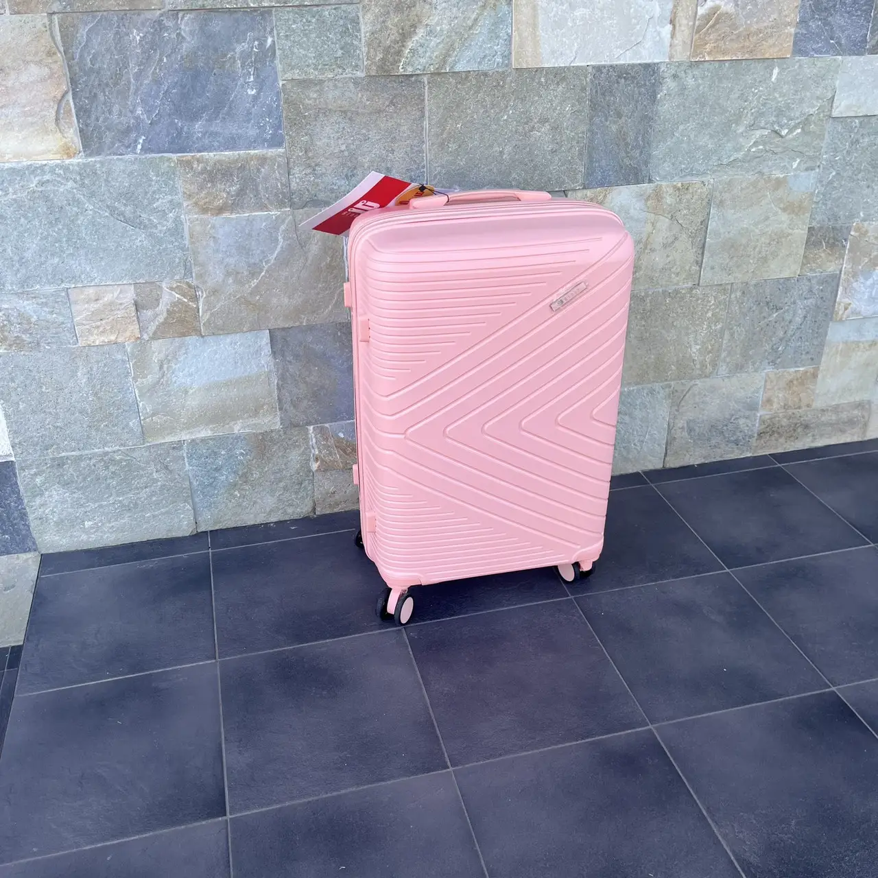 Валіза дорожня з поліпропілену Bloom 1706 середній М 63 л Персиковий - фото 2