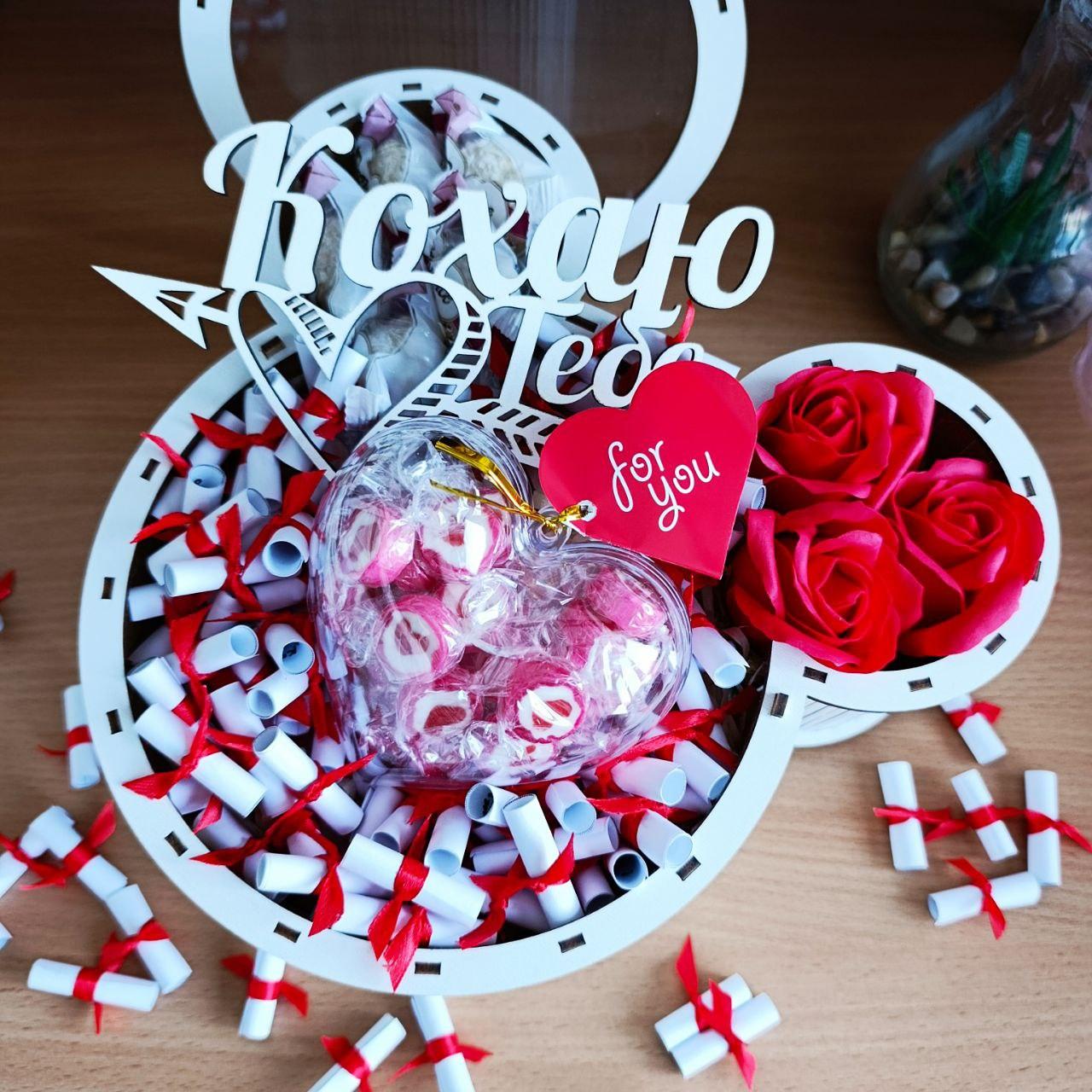 Подарунковий бокс для дівчини з солодощами та 101 причиною чому я тебе кохаю (ar357)