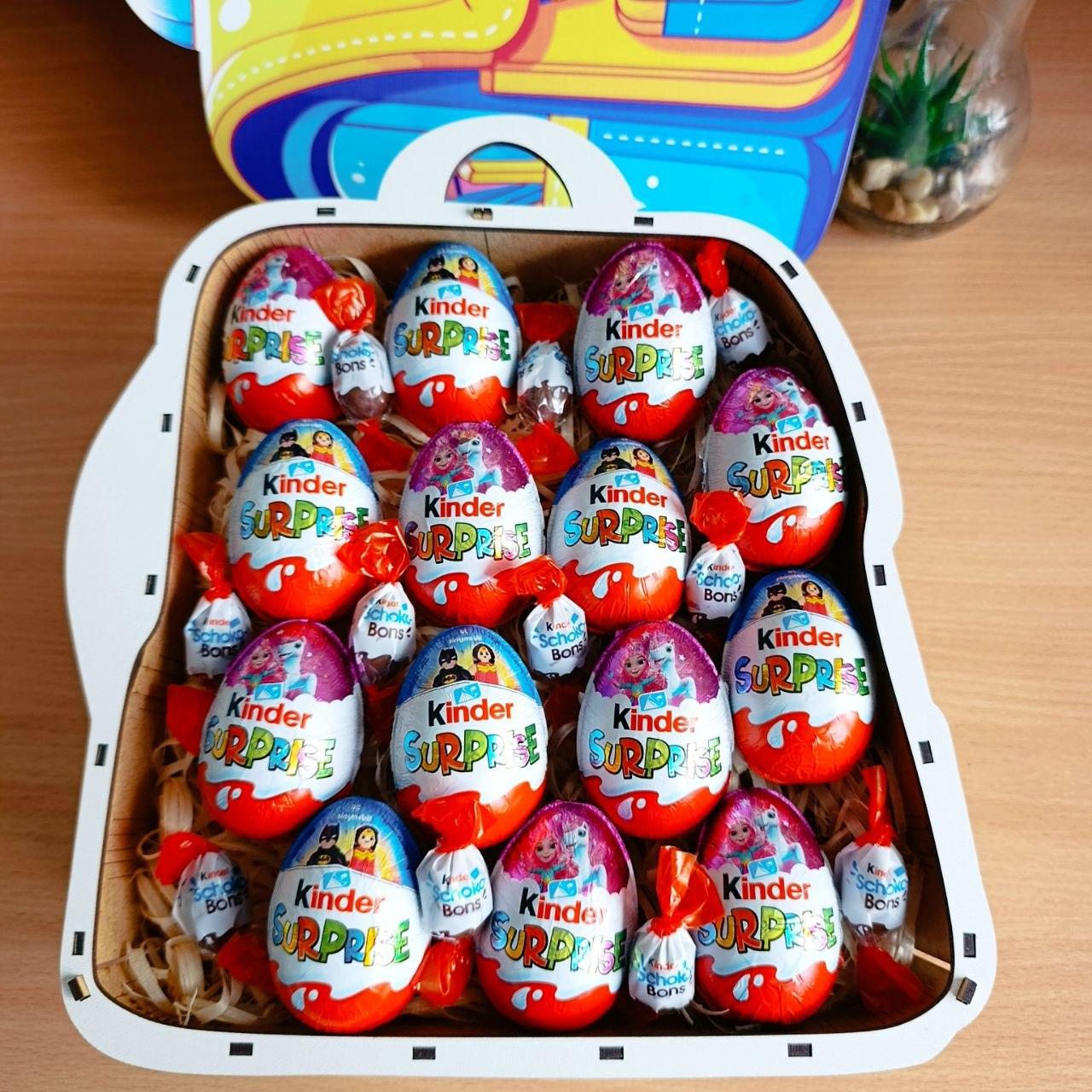 Подарочный набор сладостей Kinder Surprise в коробке-рюкзачке для ребенка (ar417-1)