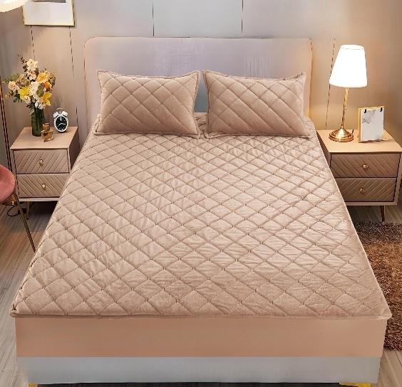 Простынь-наматрасник Koloco Н на резинке велюровый 160х200/25 см Карамельный (prv-001)