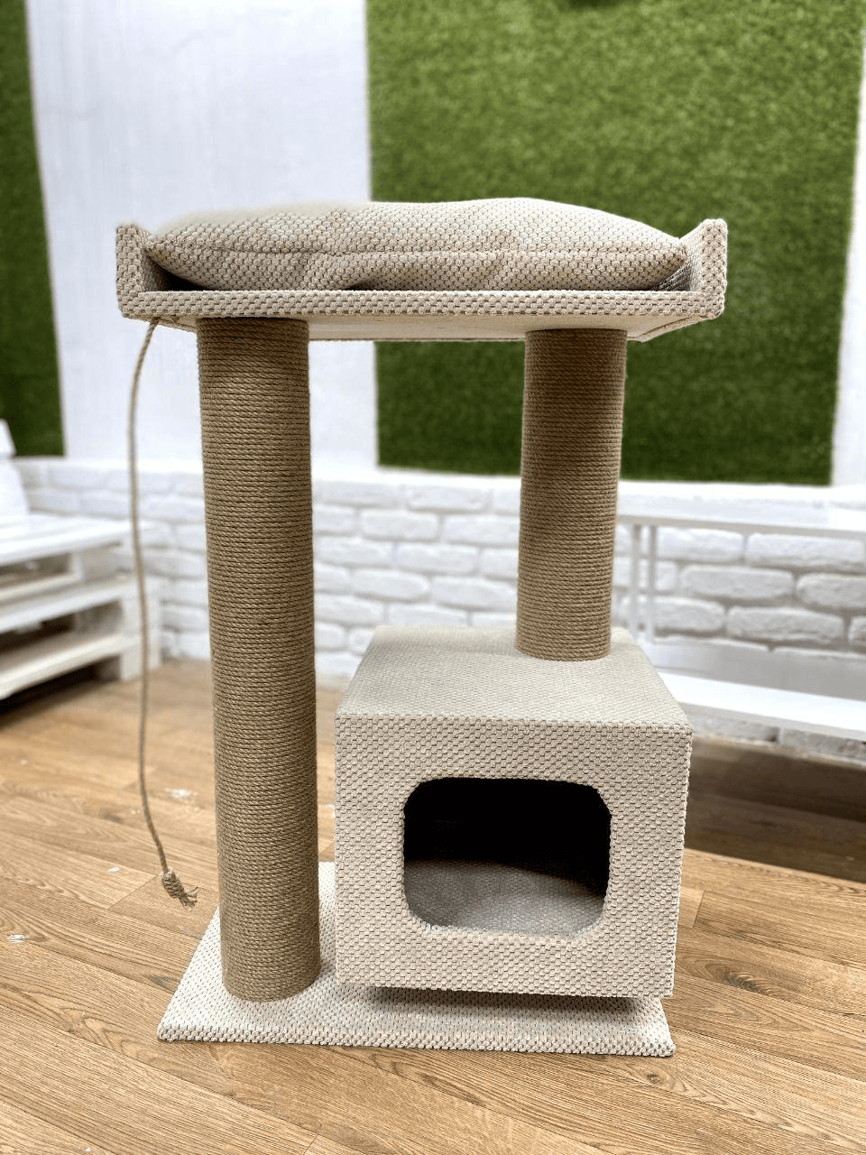 Когтеточка с домиком и лежанкой для кота 100 см Бежевый