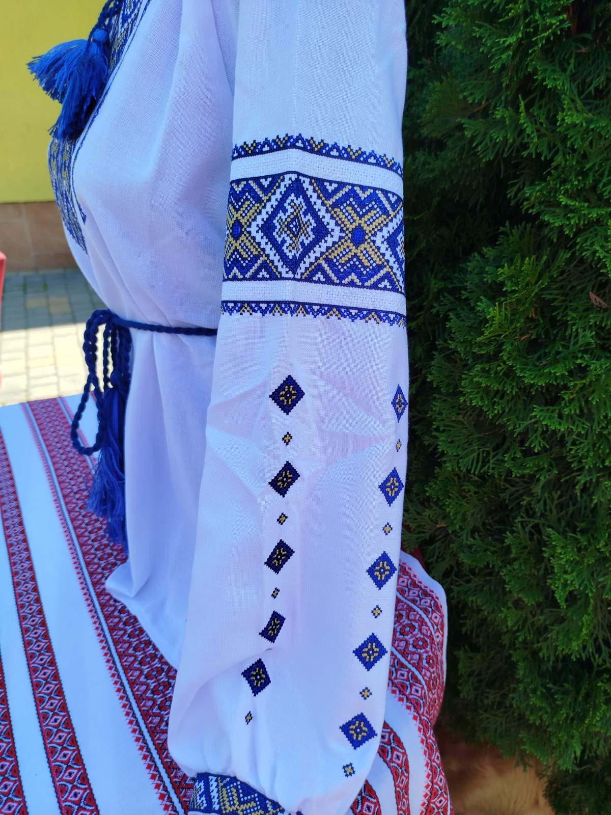 Вишиванка жіноча Орнамент р. 56 Синій/Золотий (29378672) - фото 2 Вишиванка жіноча Орнамент р. 56 Синій/Золотий (29378672) - фото 2