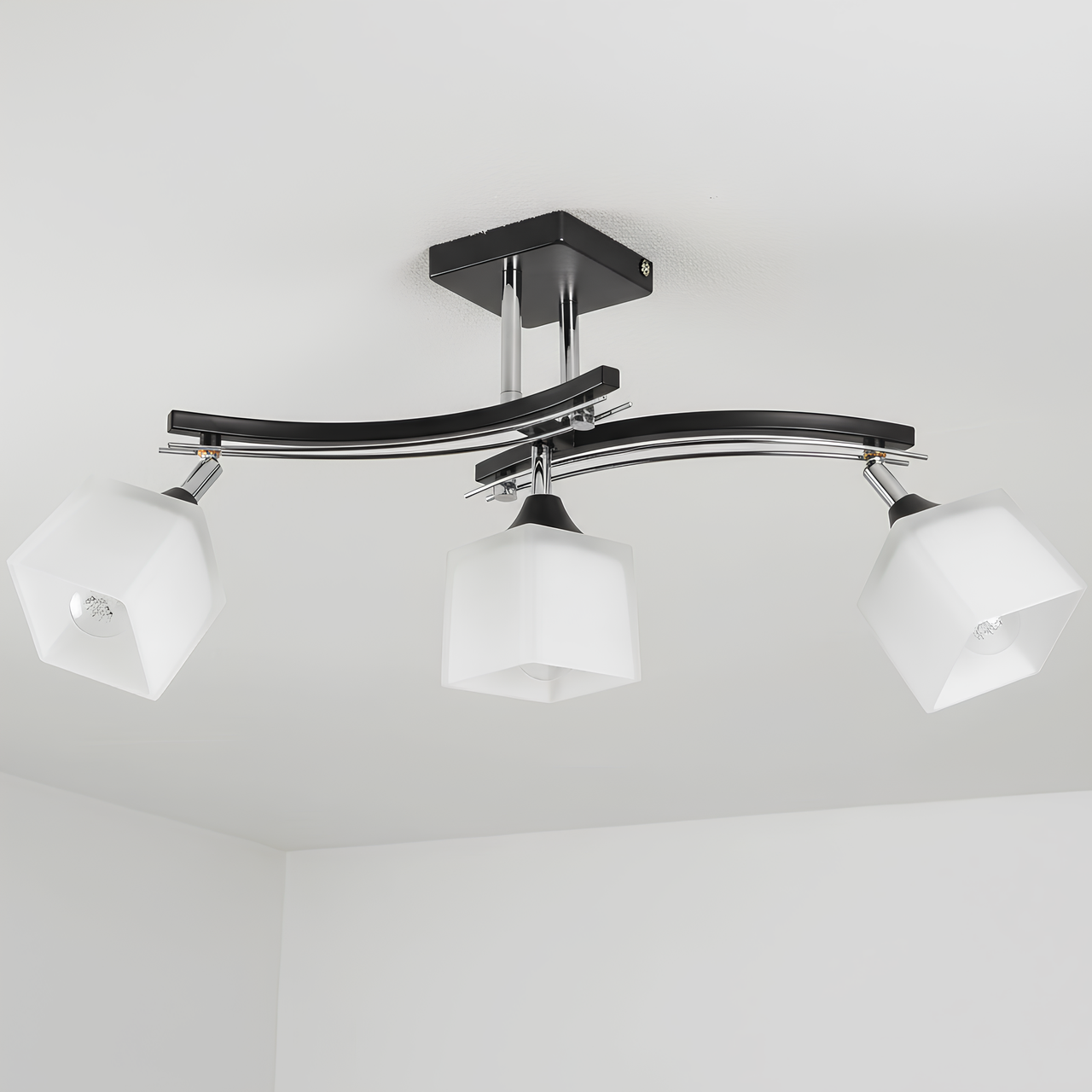 Люстра Sirius с тремя поворотными плафонами из стекла под лампу Е27 Черный/Хром (B N1435/3)