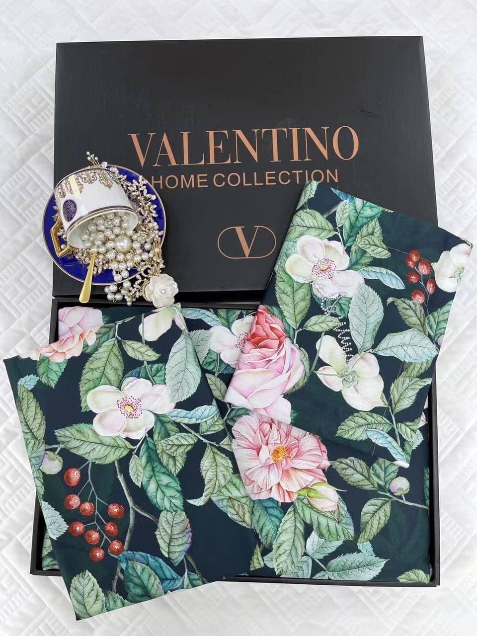 Комплект постельного белья фирмы VALENTINO