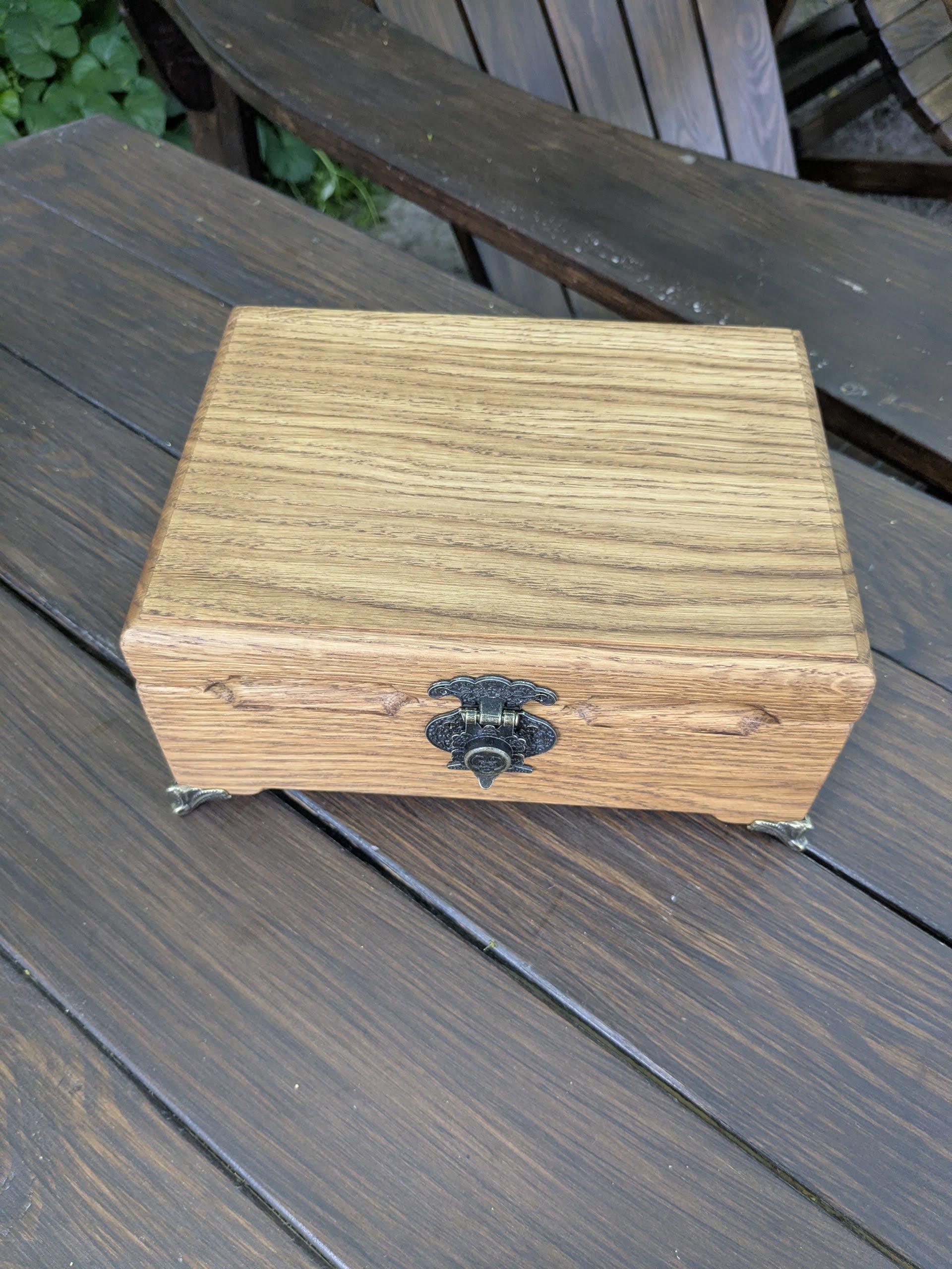 Скринька для зберігання з натурального дуба та горіха 200х150х85 мм