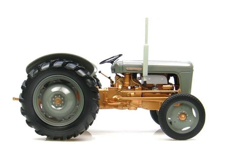 Игрушка трактор Universal Hobbies Ferguson FE35 г.1956 модель 1:16 (2986)