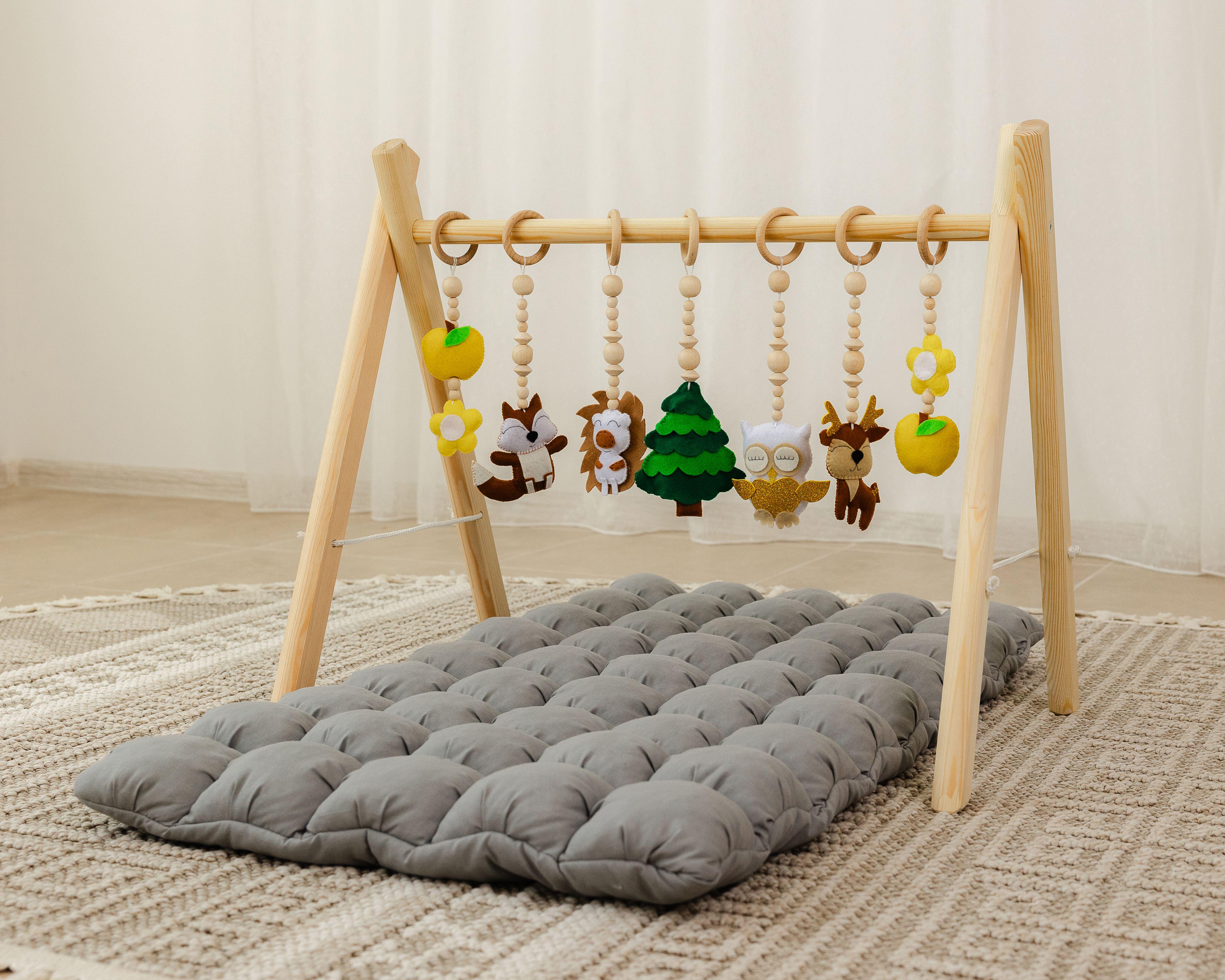 Мобиль детский напольный Лесничок с матрасиком Серый (0002291)